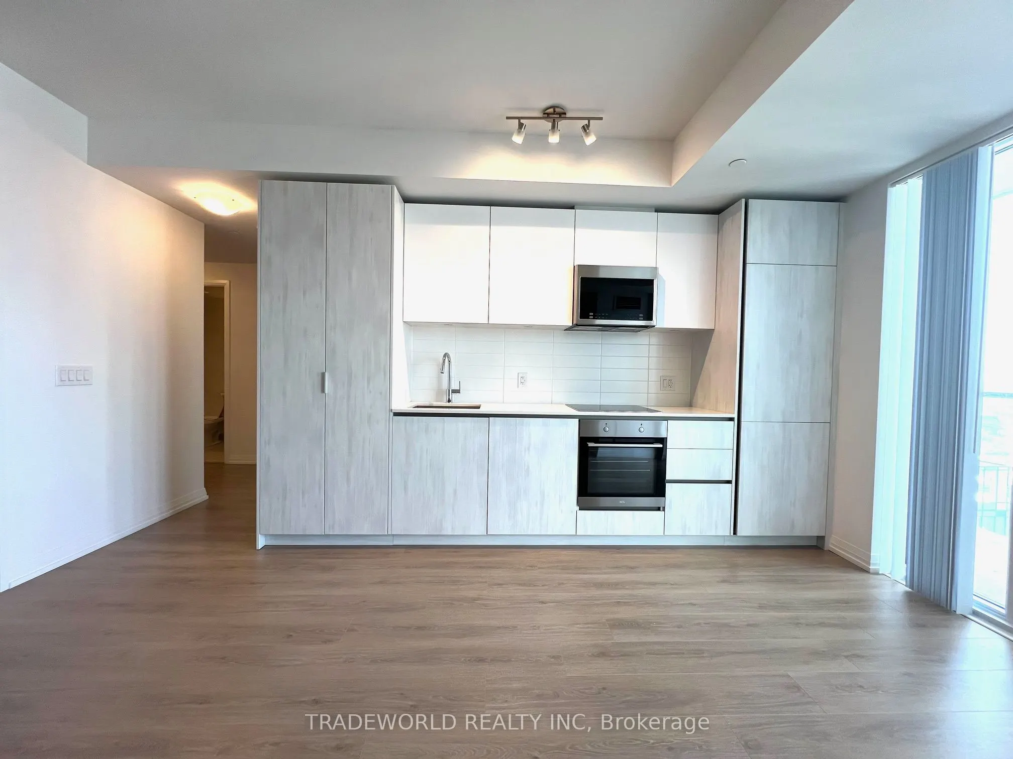 28 Widmer Street, #4927