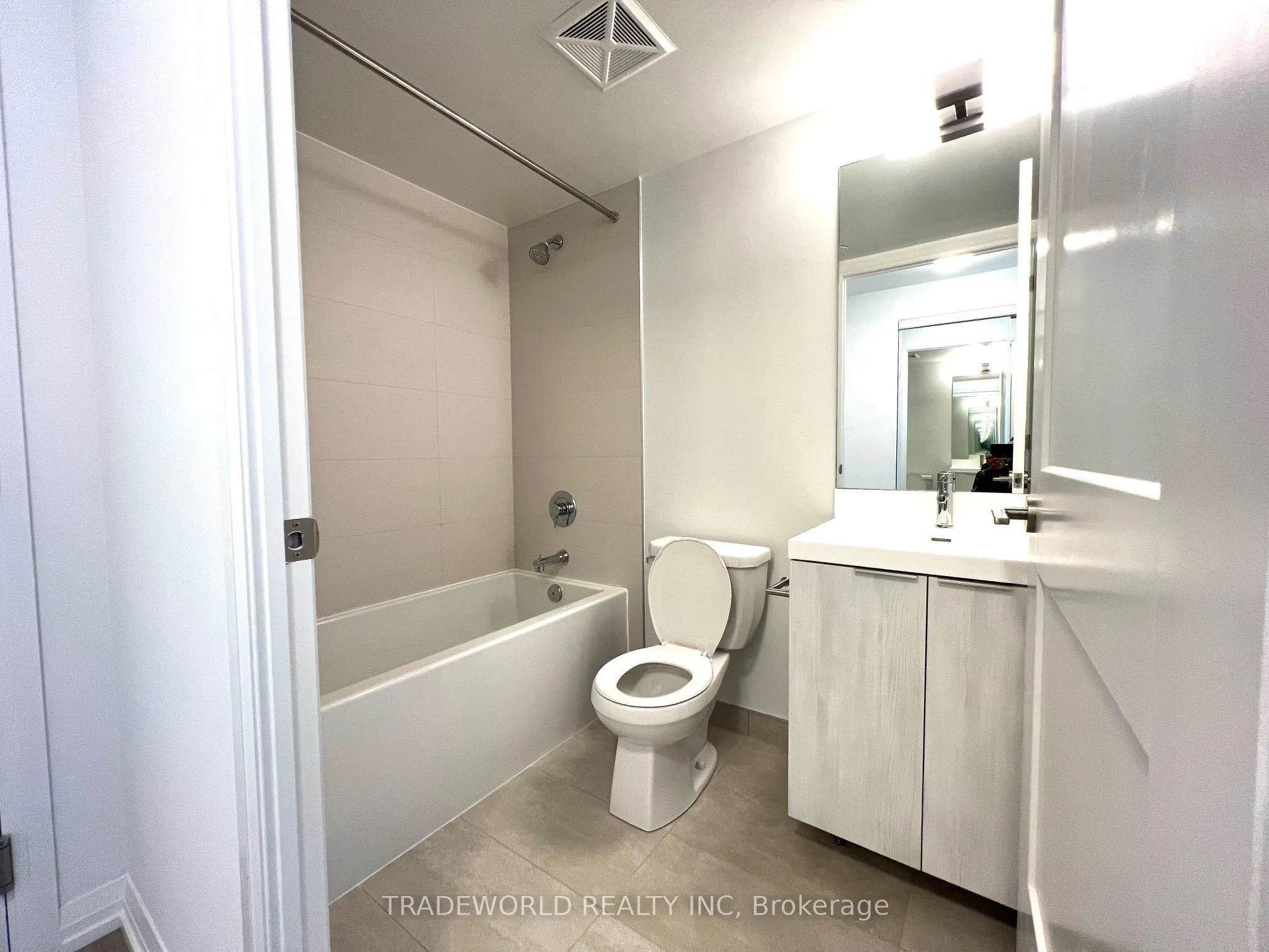 28 Widmer Street, #4927