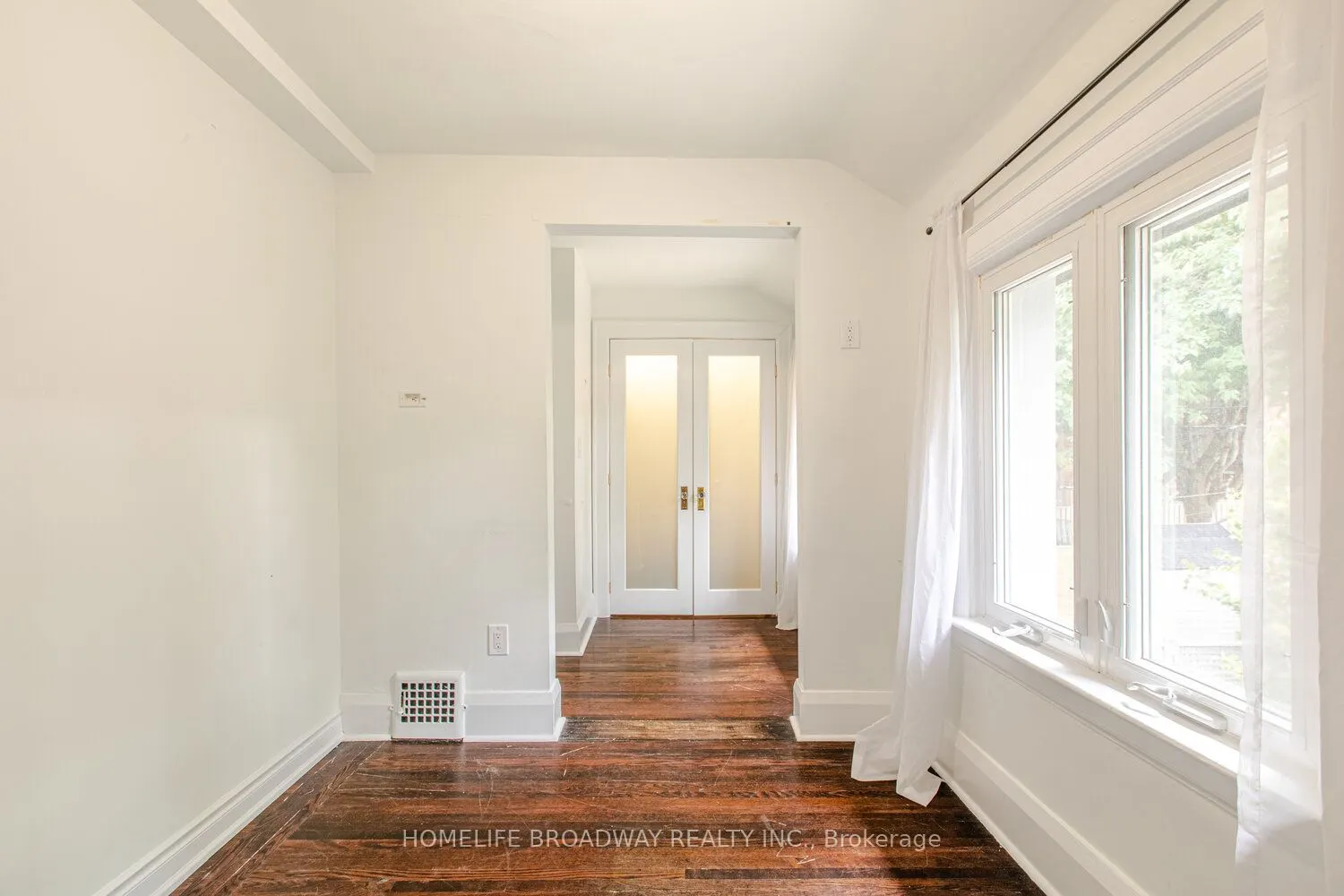 8 Walder Avenue