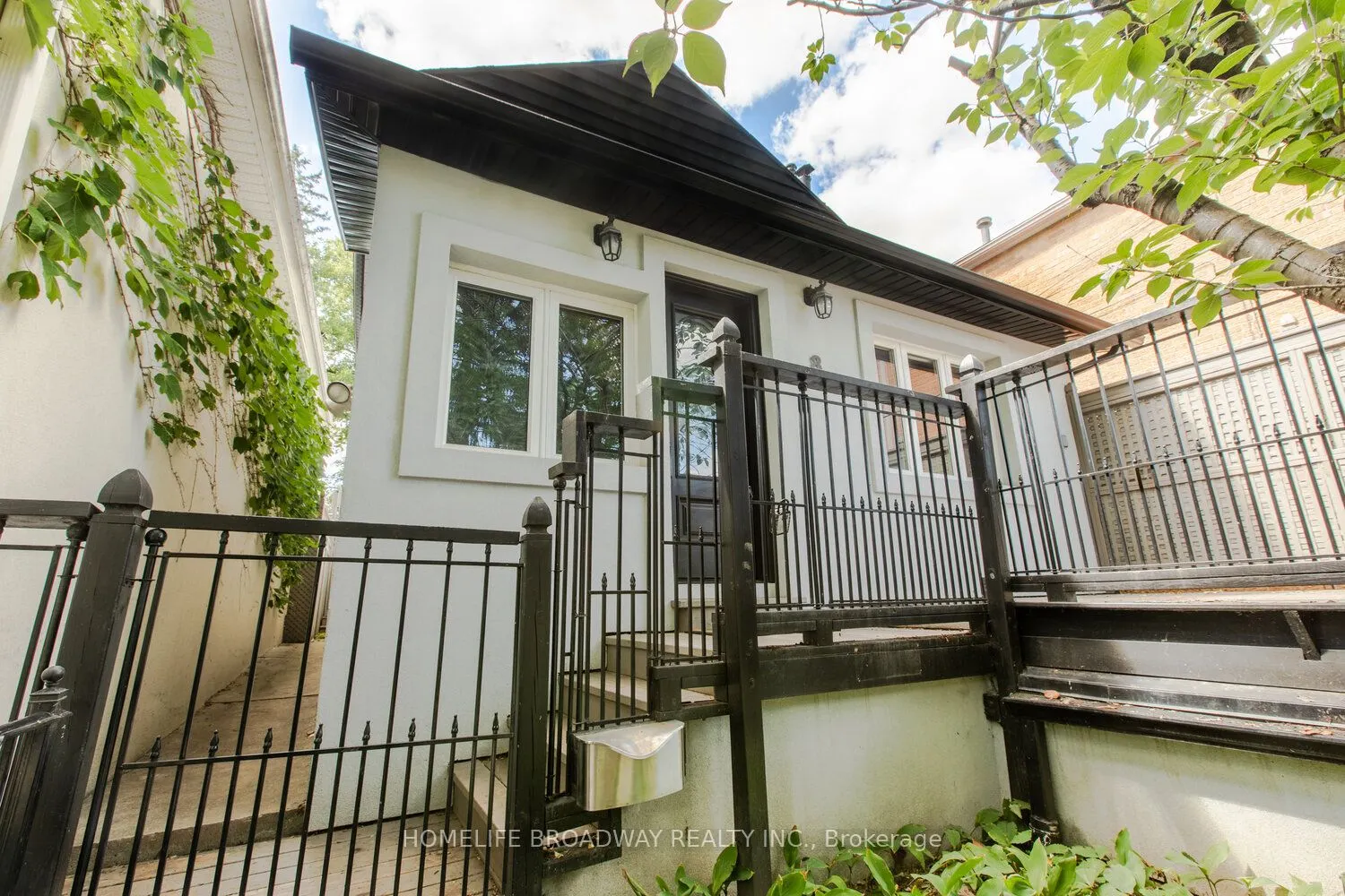 8 Walder Avenue