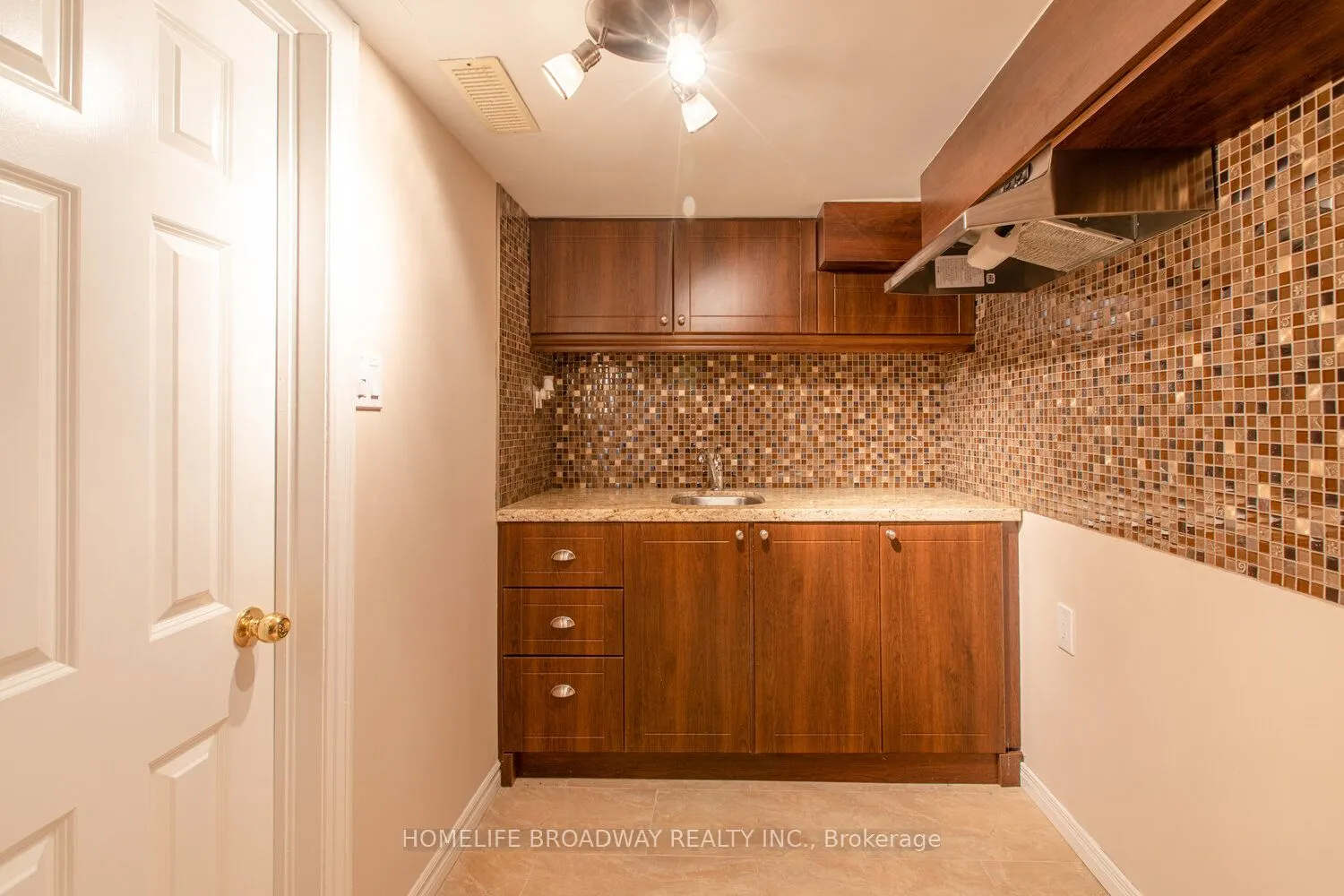 8 Walder Avenue