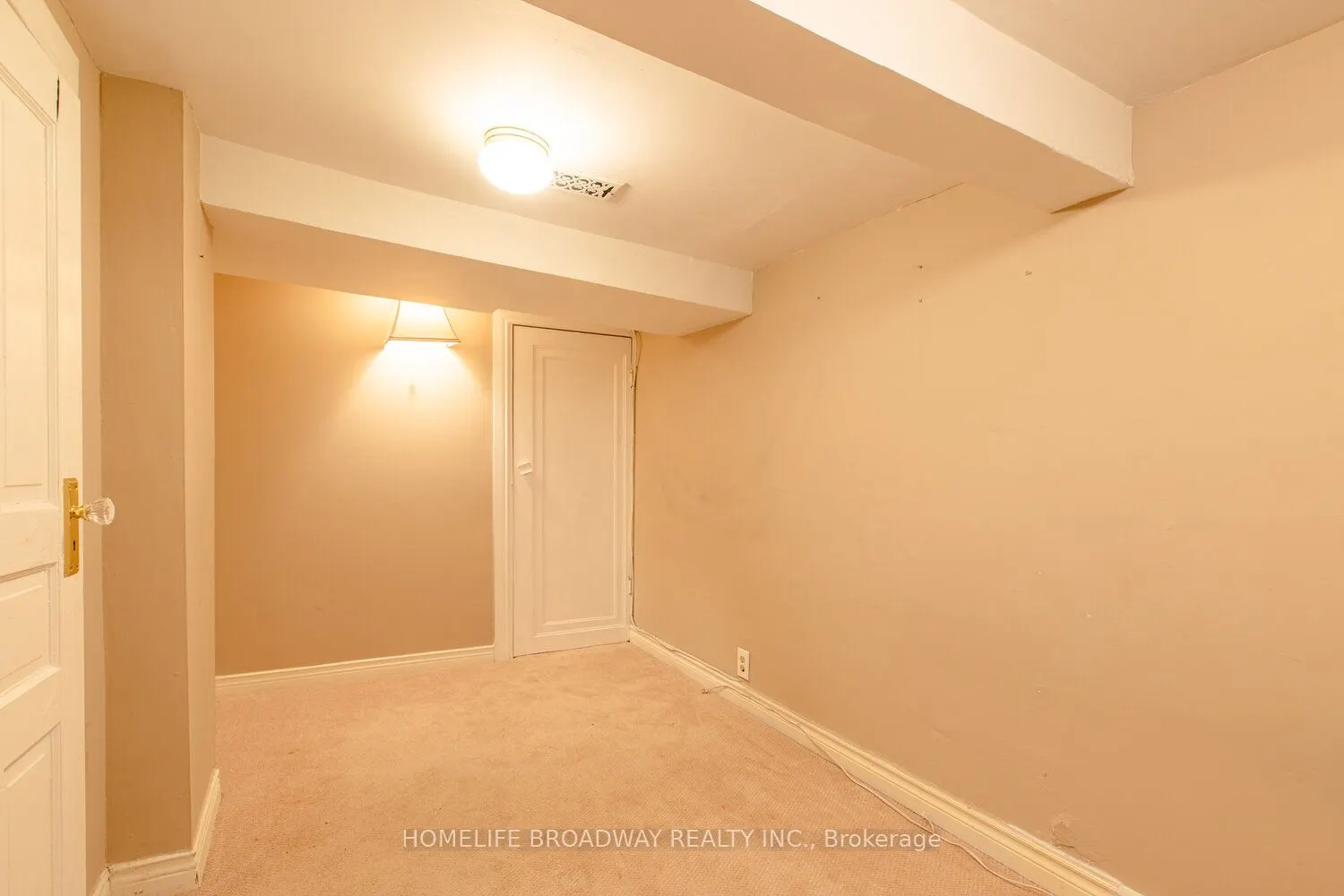 8 Walder Avenue