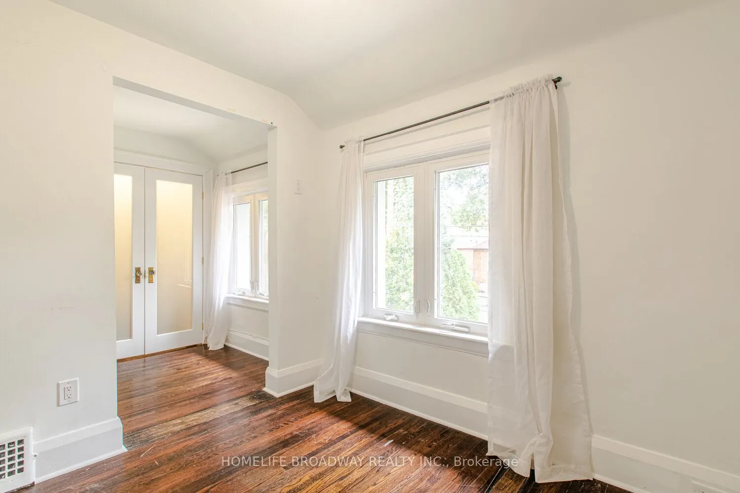 8 Walder Avenue