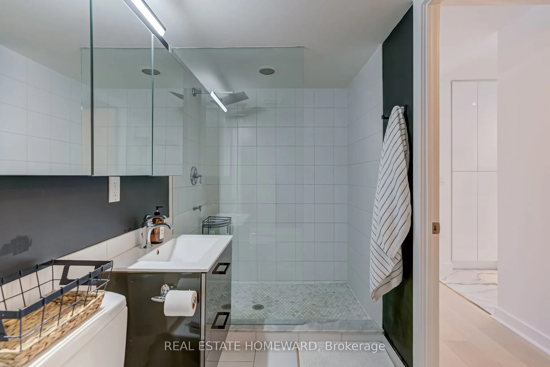 255 Richmond Street E, #1004