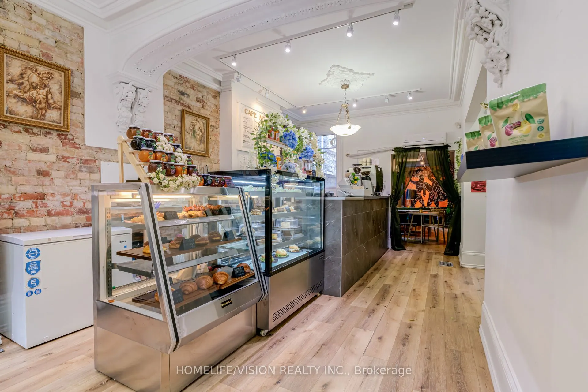 290 Gerrard Street, #1