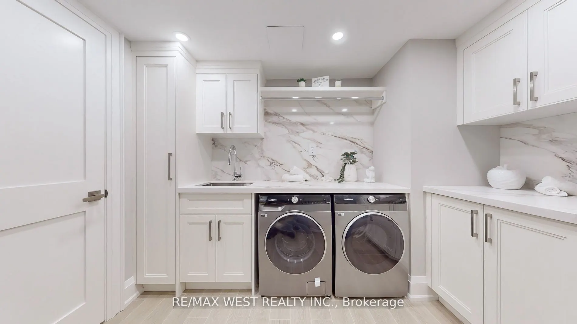 900 Yonge Street, #1403