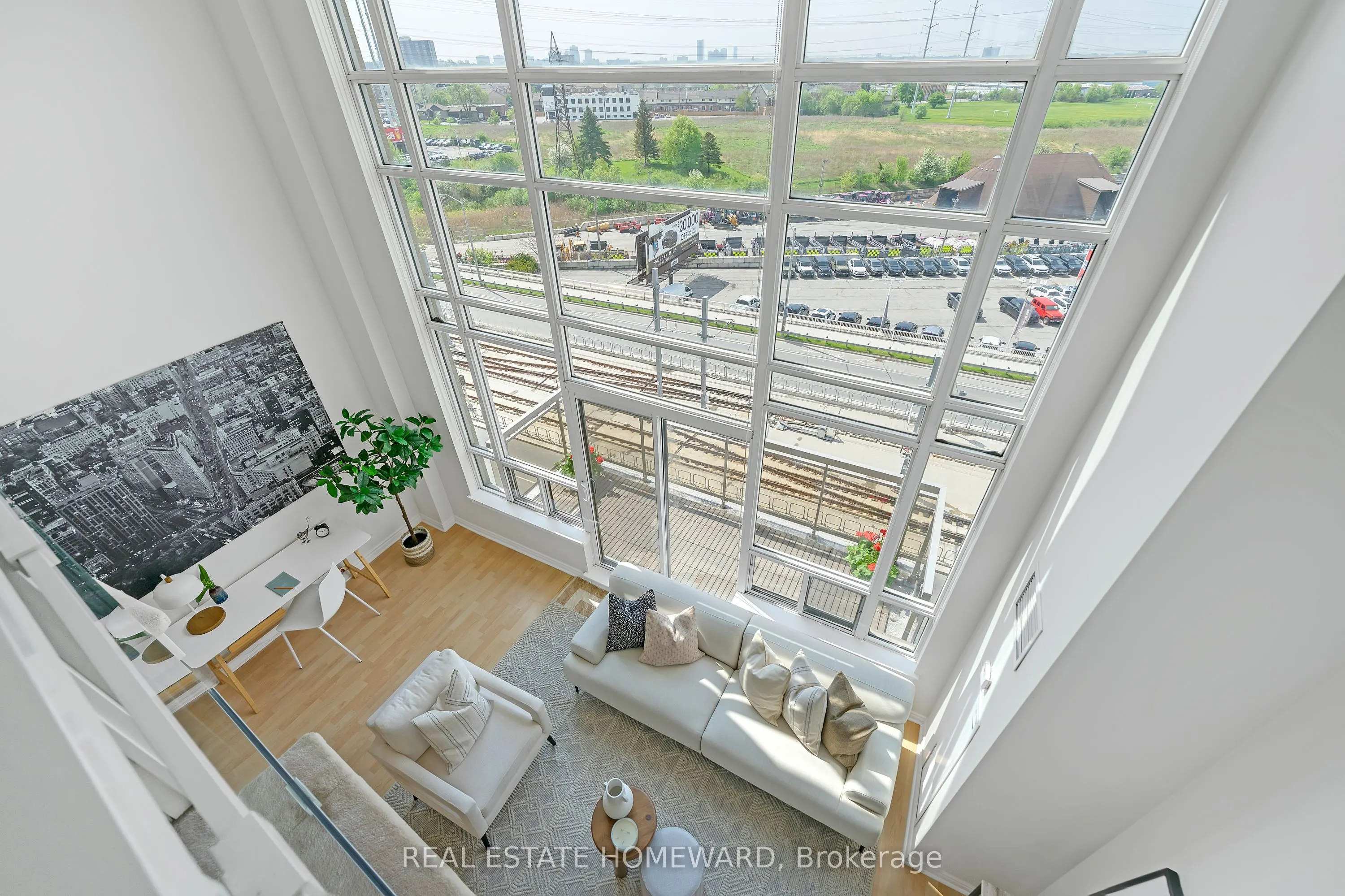 1720 Eglinton Avenue E, #812
