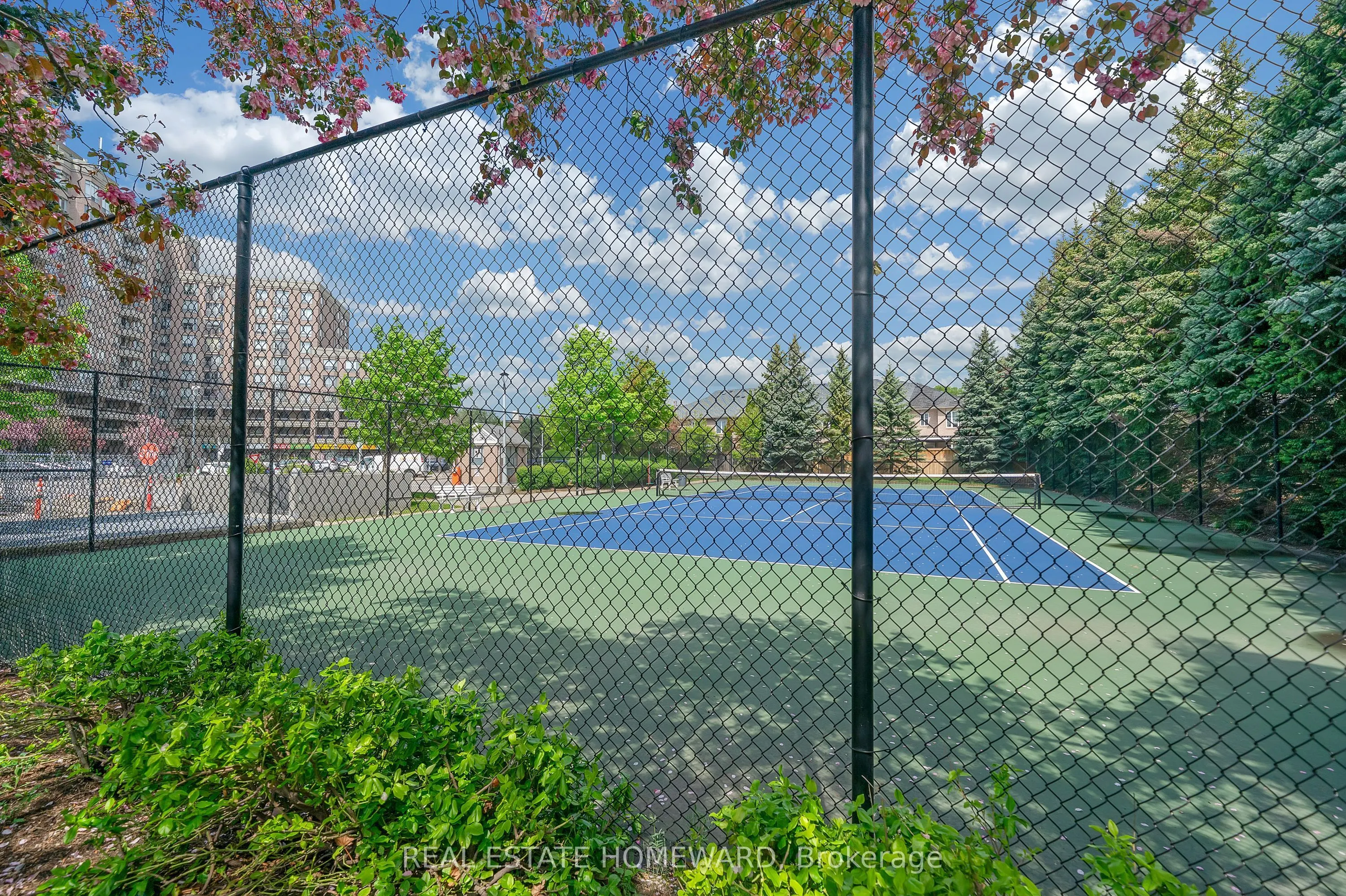 1720 Eglinton Avenue E, #812