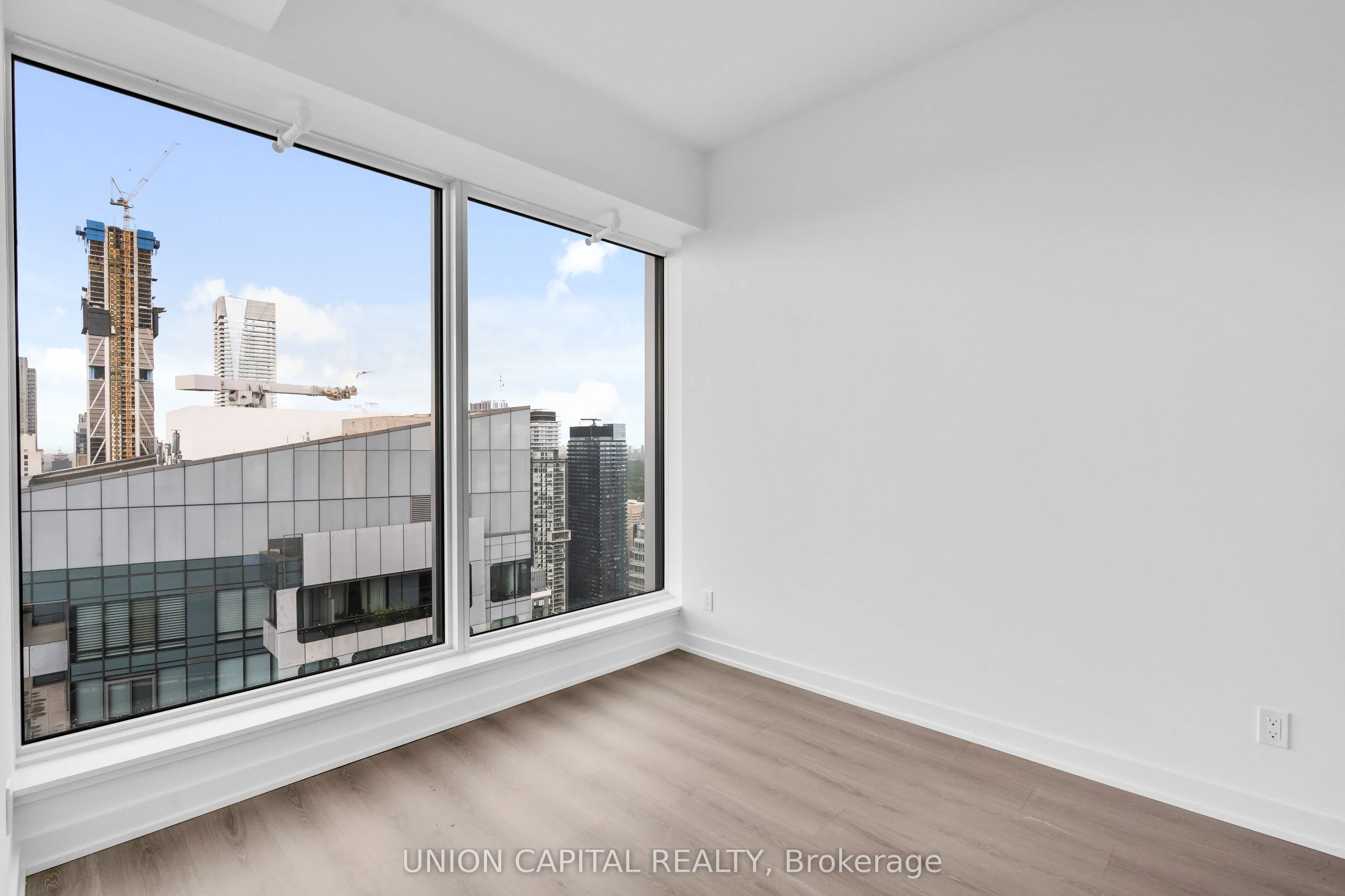 8 WELLESLEY ST W Street, #LPH02