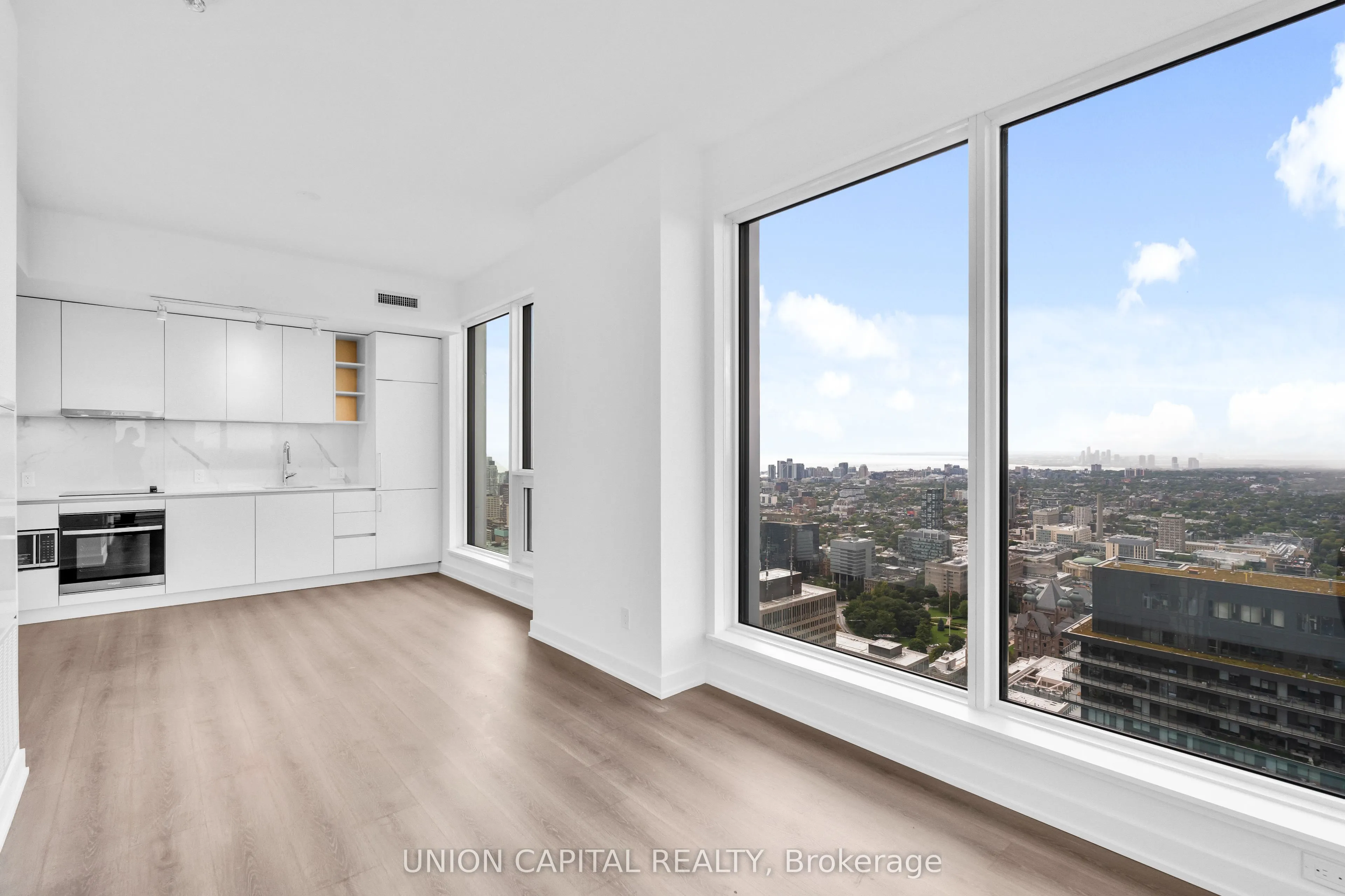 8 WELLESLEY ST W Street, #LPH02