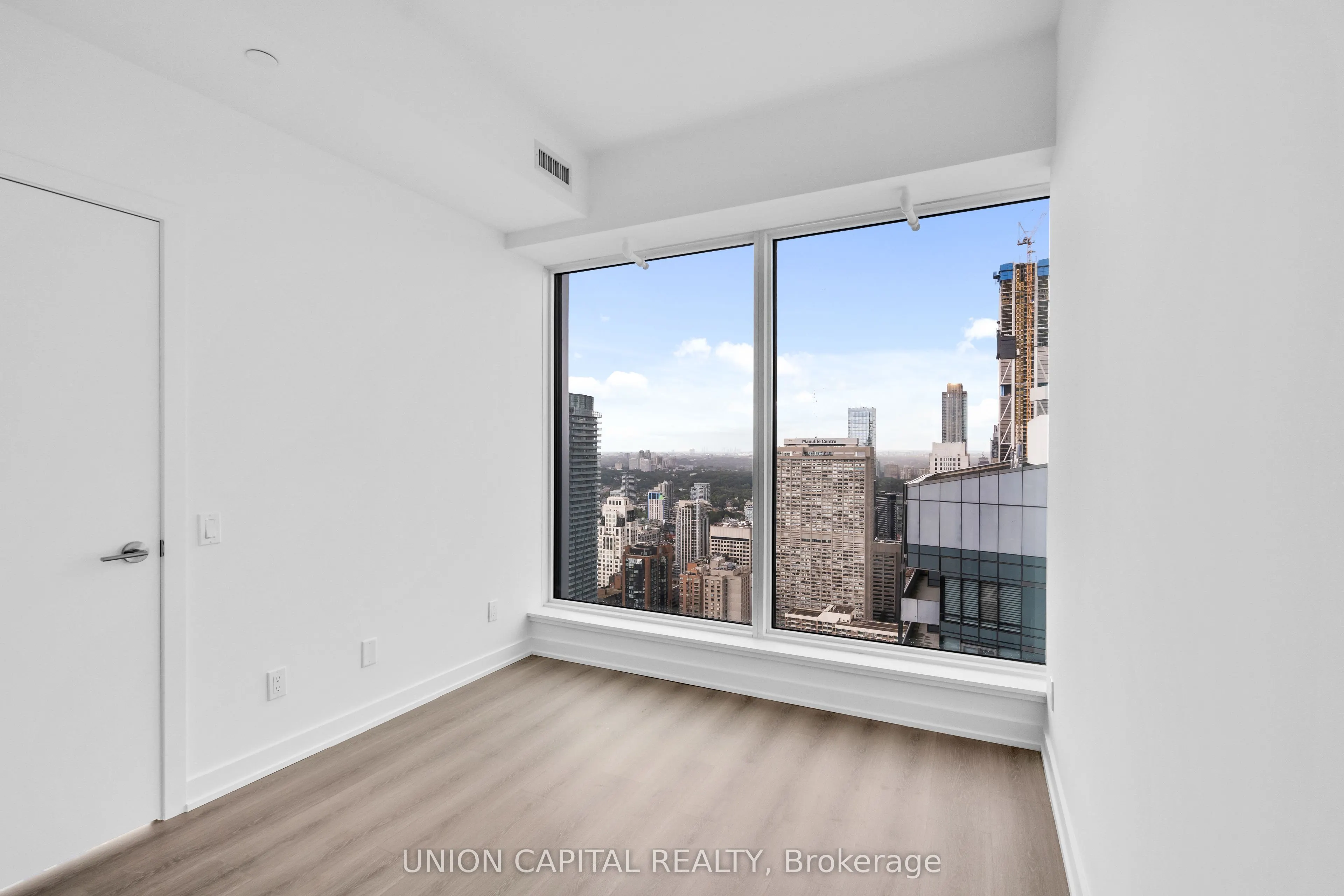8 WELLESLEY ST W Street, #LPH02