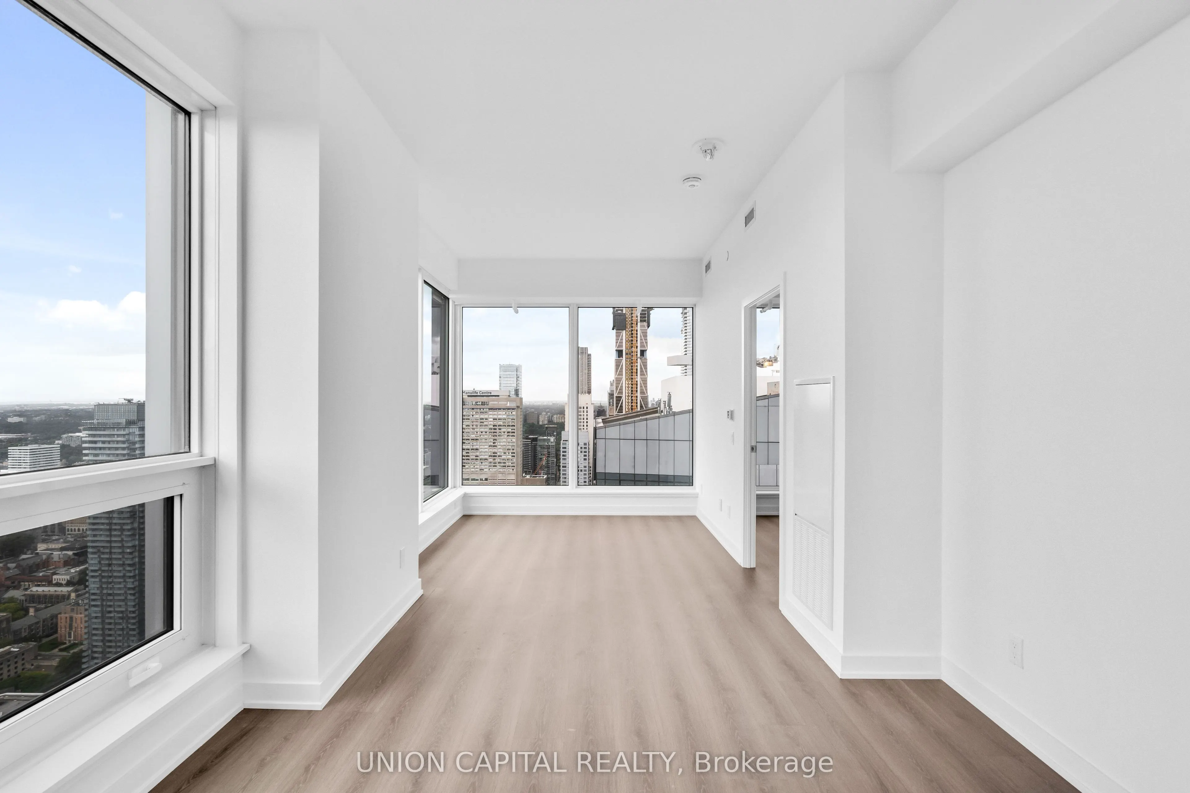 8 WELLESLEY ST W Street, #LPH02