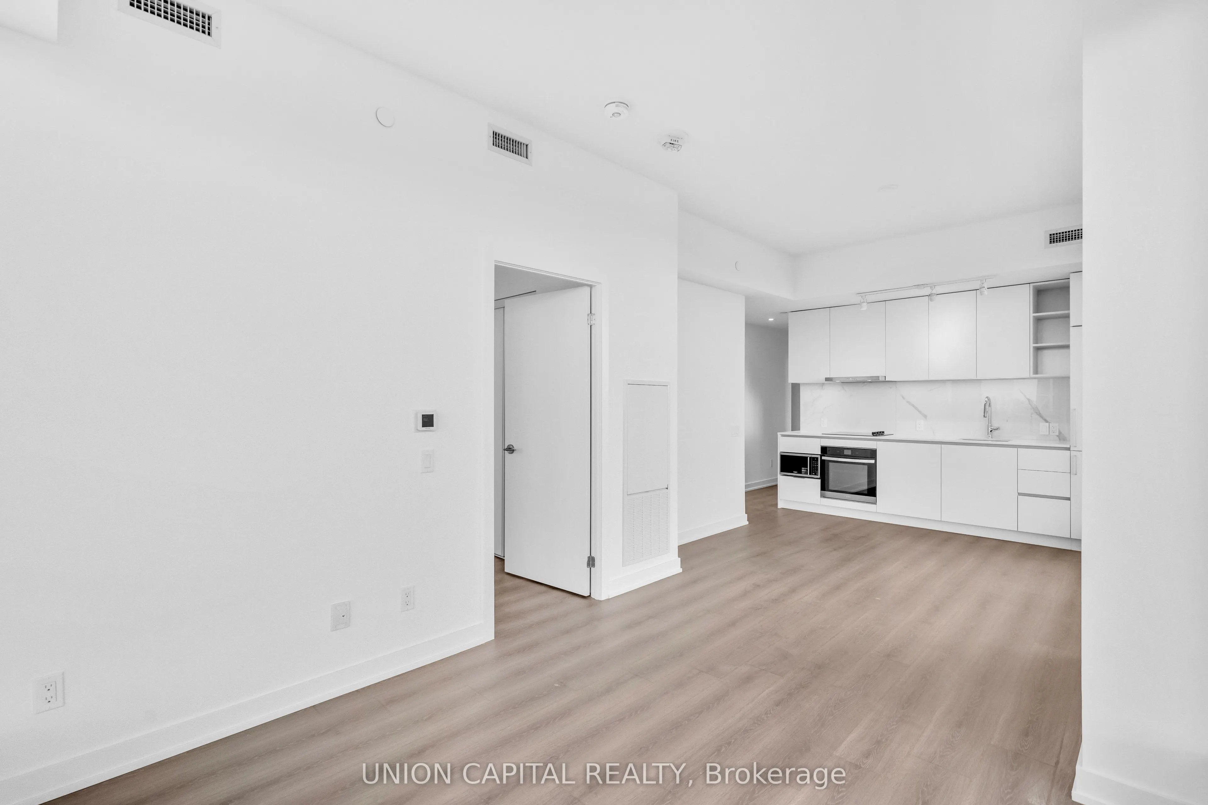 8 WELLESLEY ST W Street, #LPH02