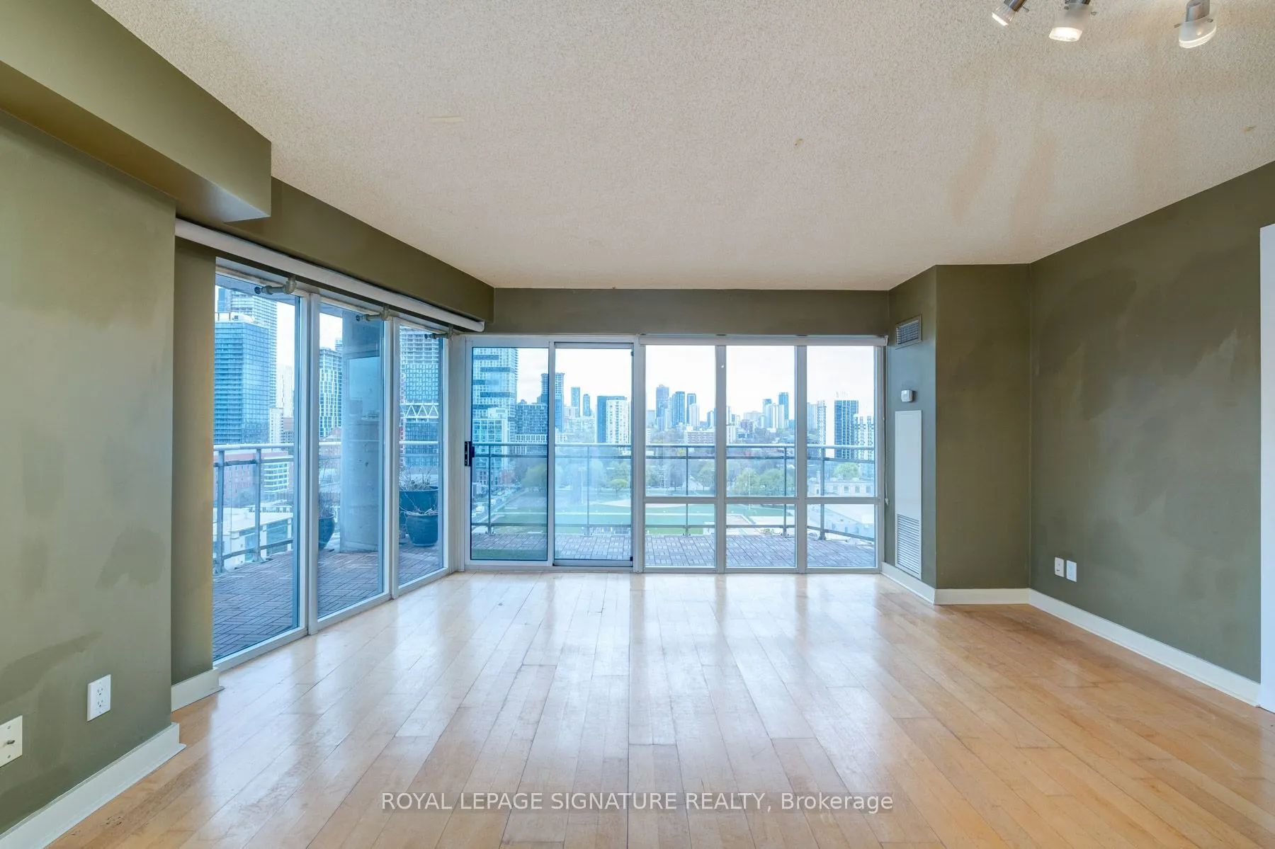 255 Richmond Street E, #1505