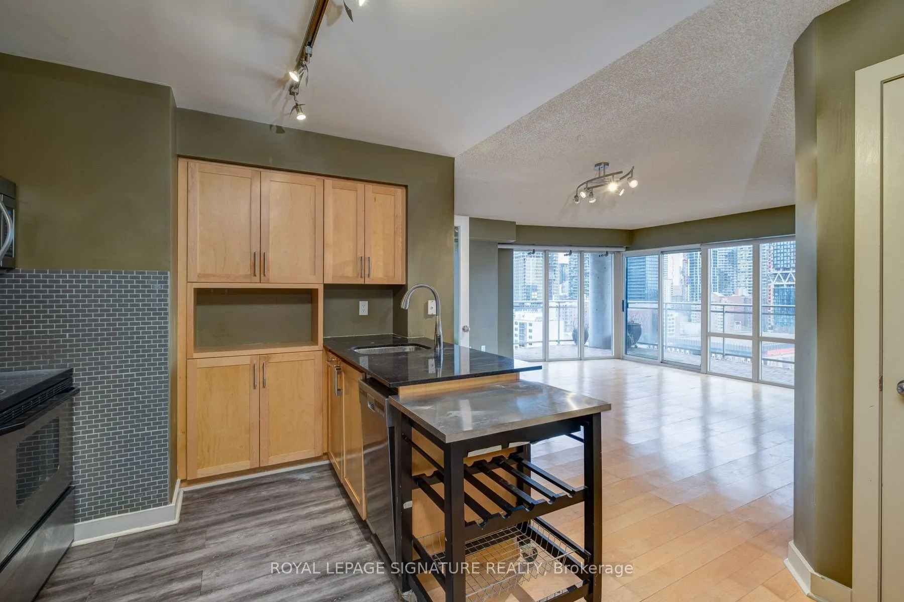 255 Richmond Street E, #1505