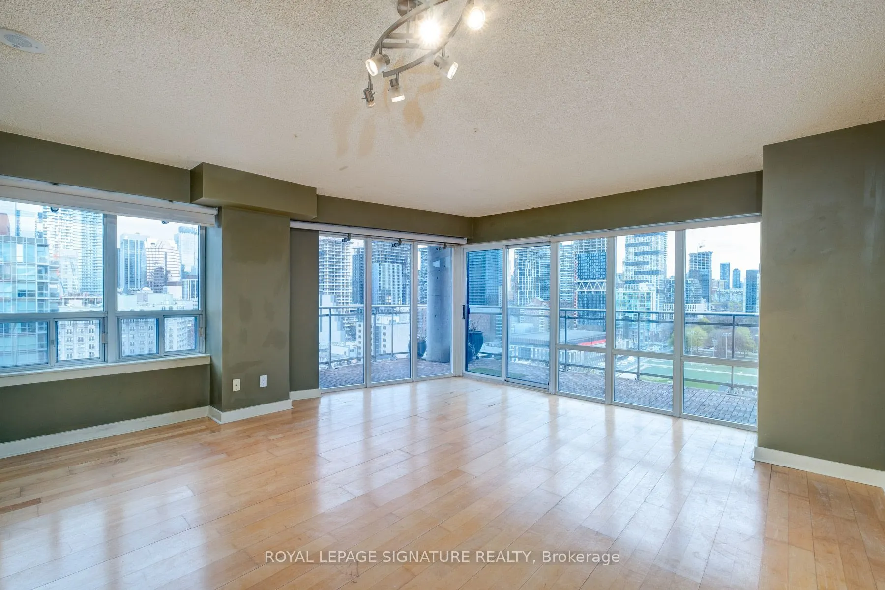 255 Richmond Street E, #1505