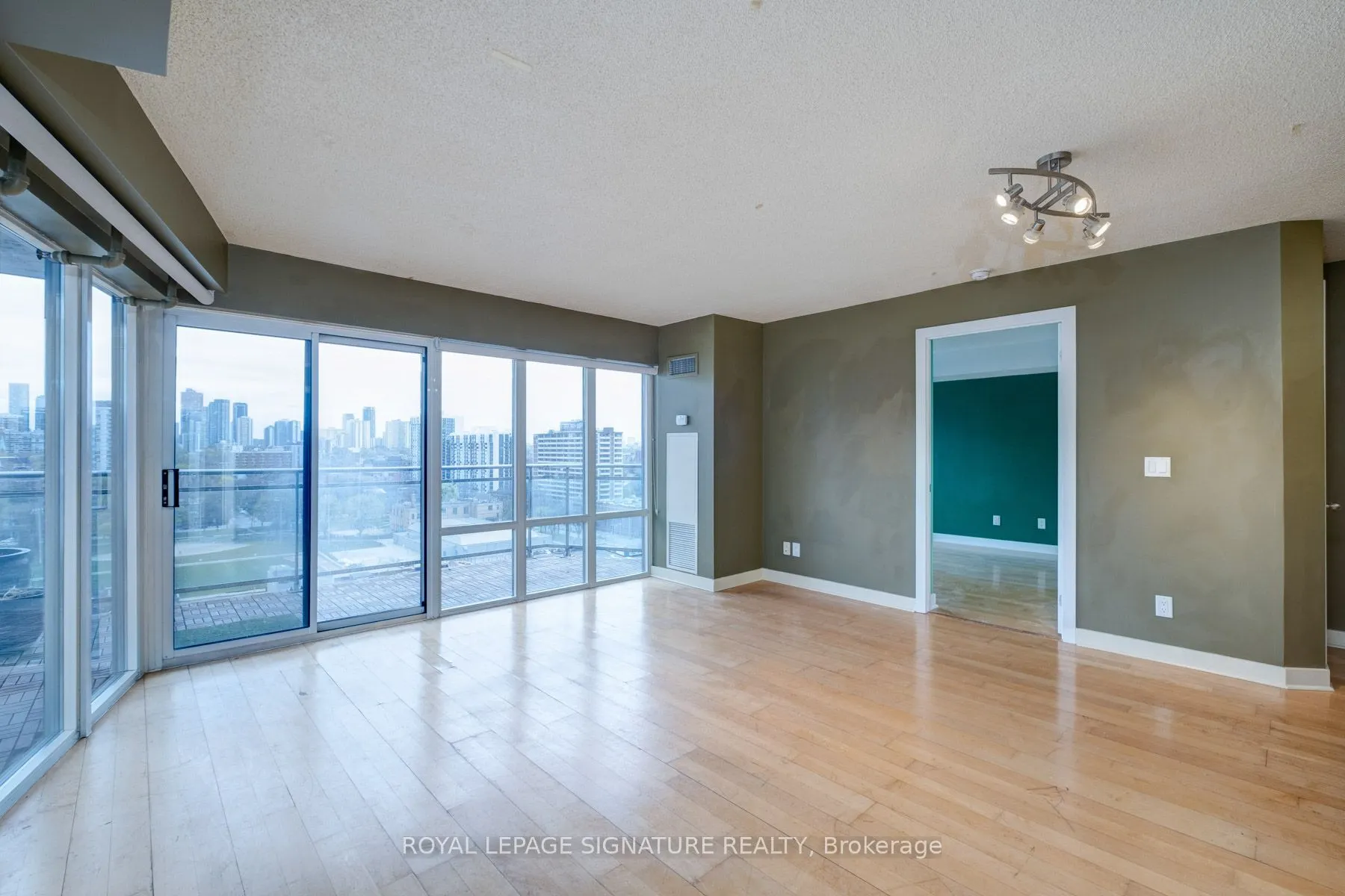 255 Richmond Street E, #1505