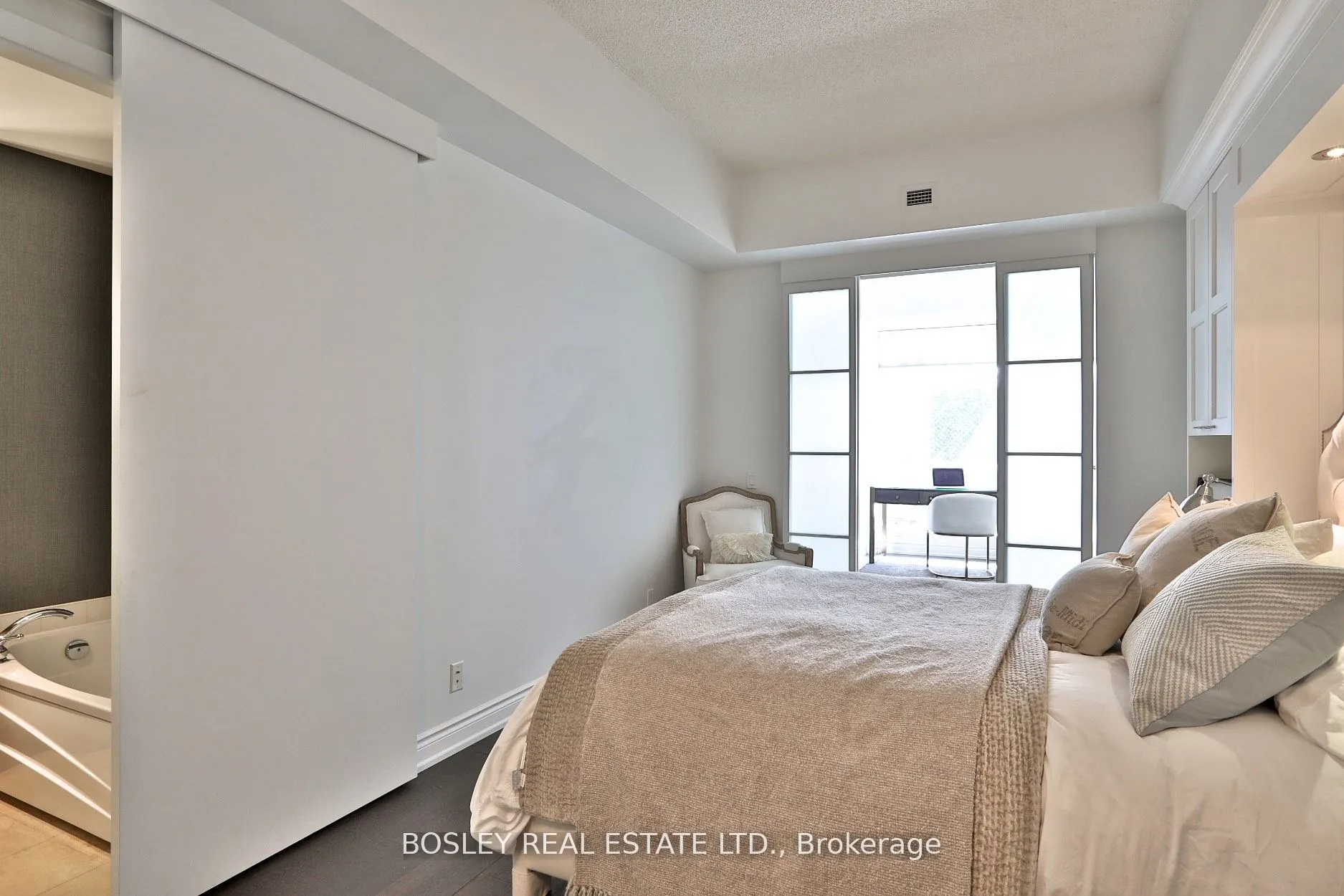500 Queens Quay W, #208W