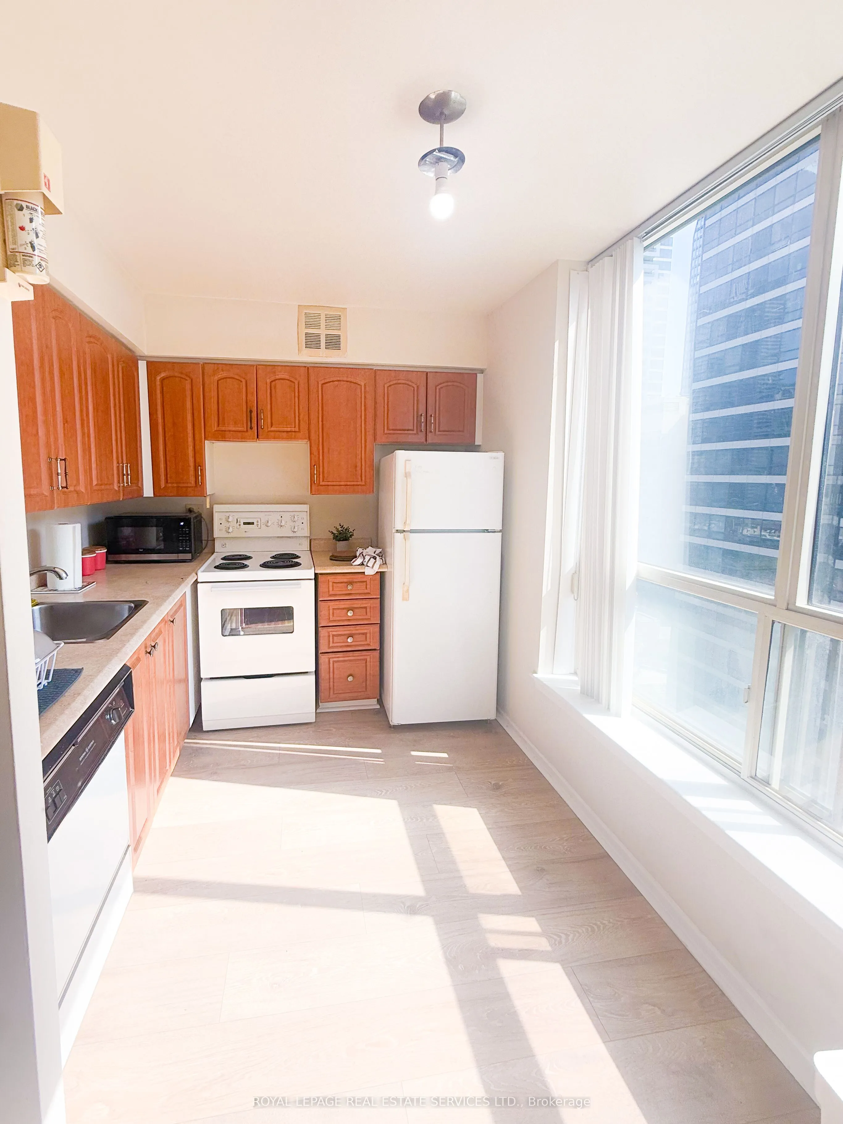 44 St. Joseph Street, #1212