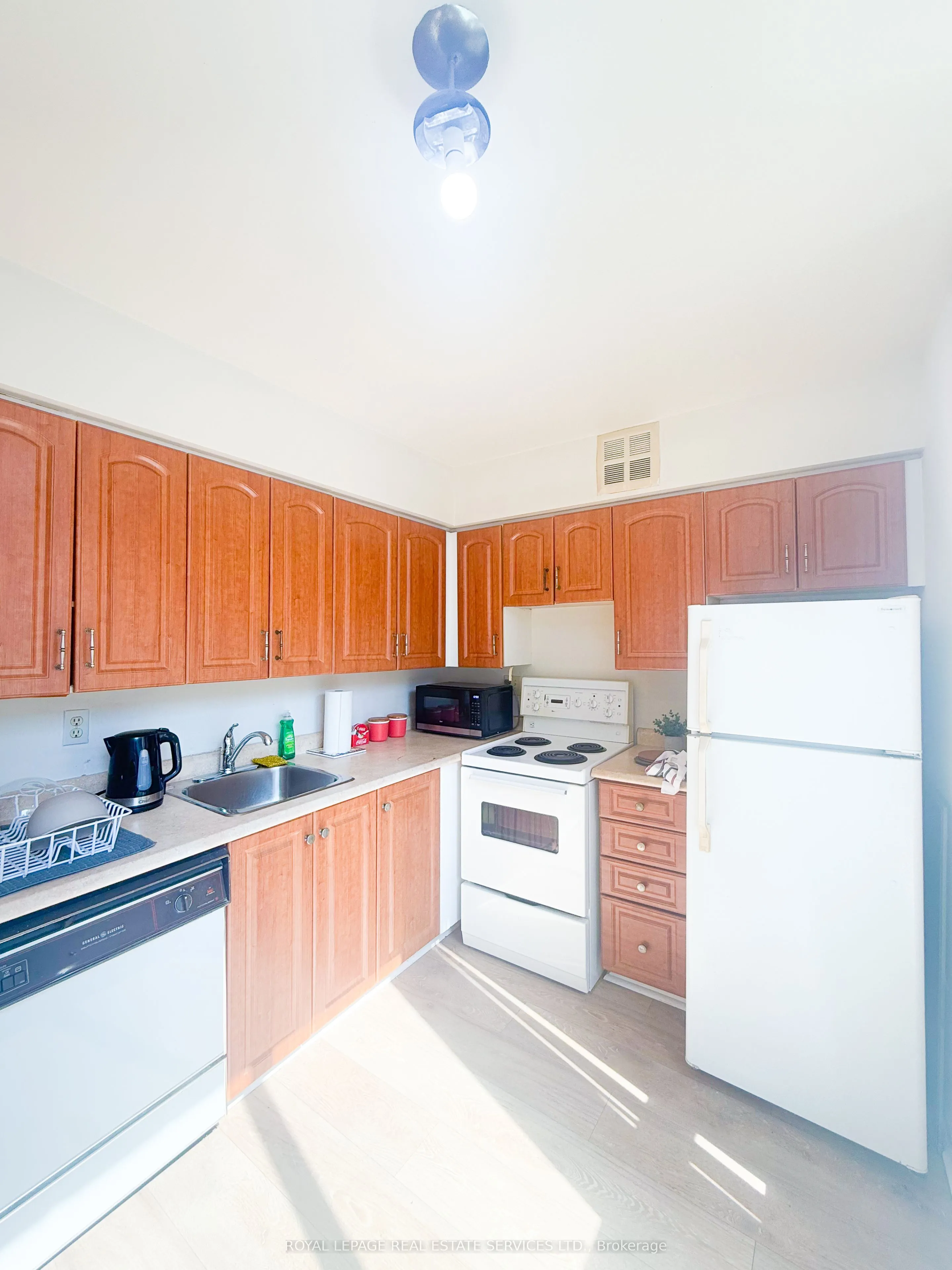 44 St. Joseph Street, #1212