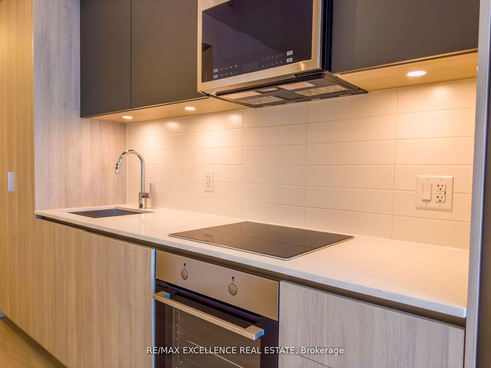 28 Widmer Street, #4122