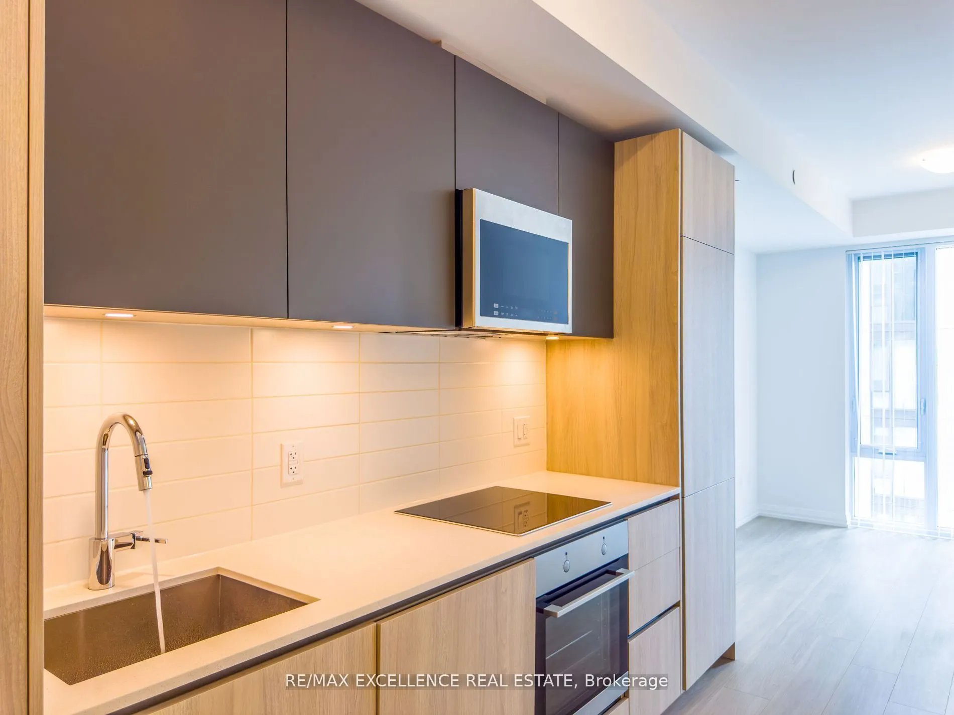 28 Widmer Street, #4122