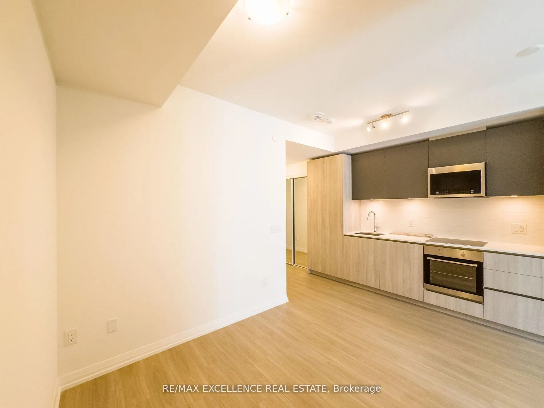 28 Widmer Street, #4122