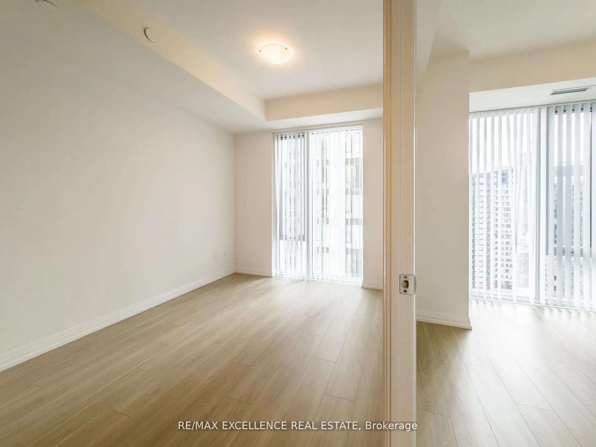 28 Widmer Street, #4122