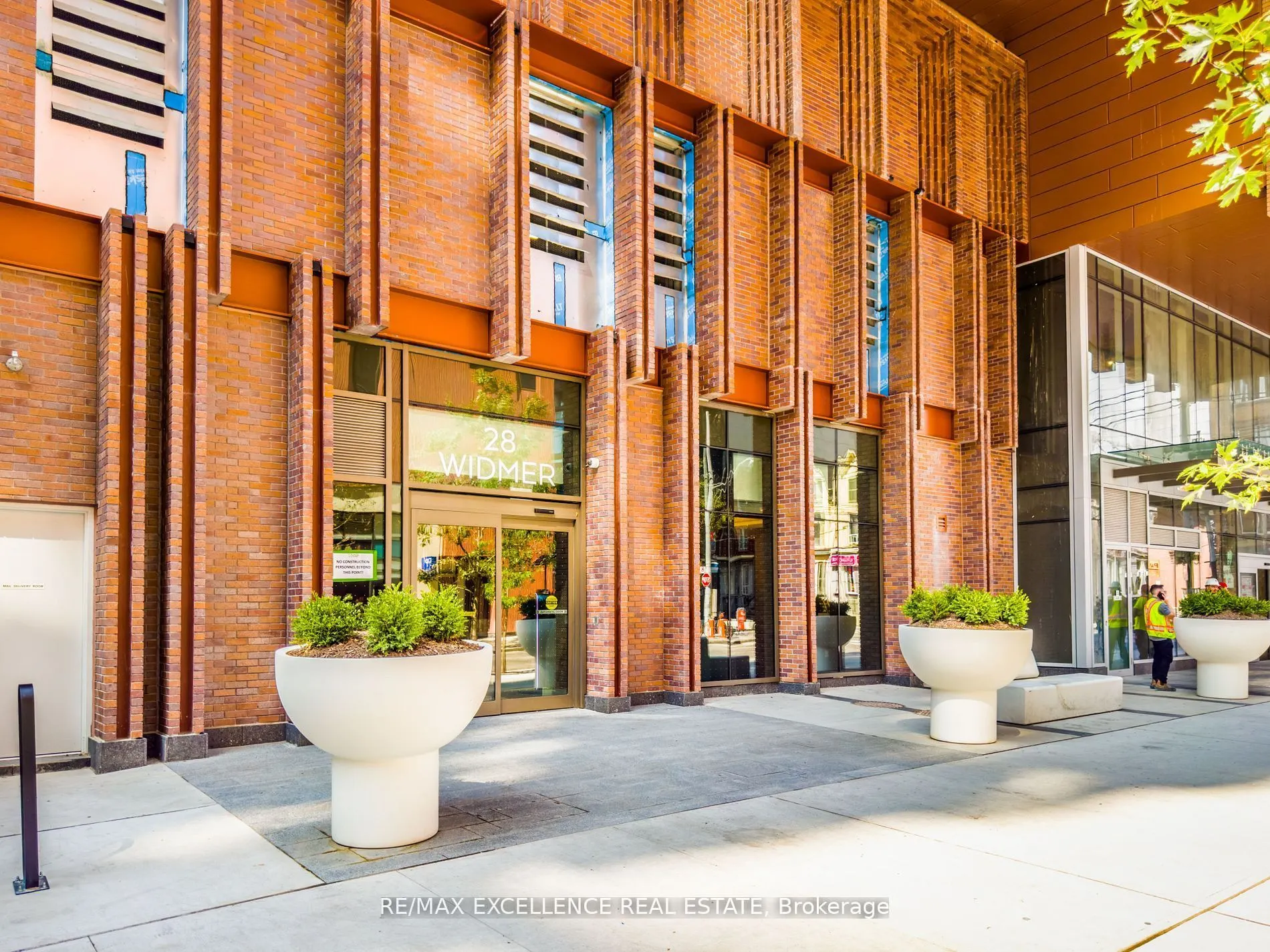 28 Widmer Street, #4122