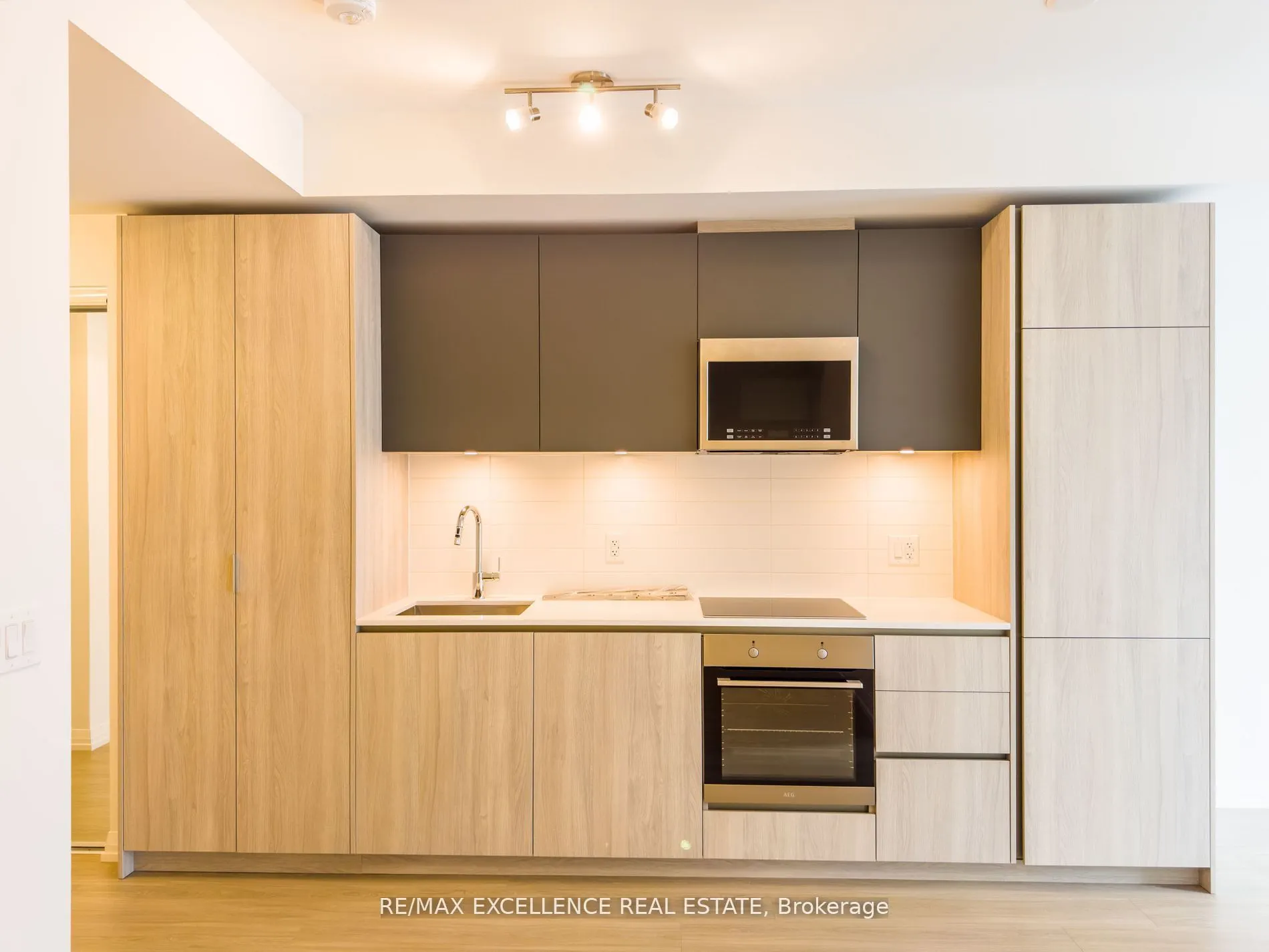 28 Widmer Street, #4122