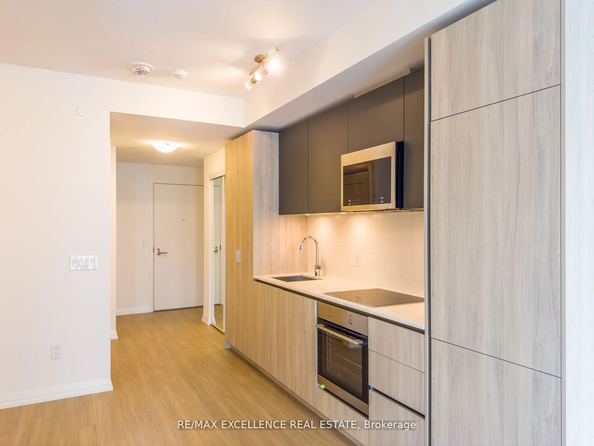 28 Widmer Street, #4122