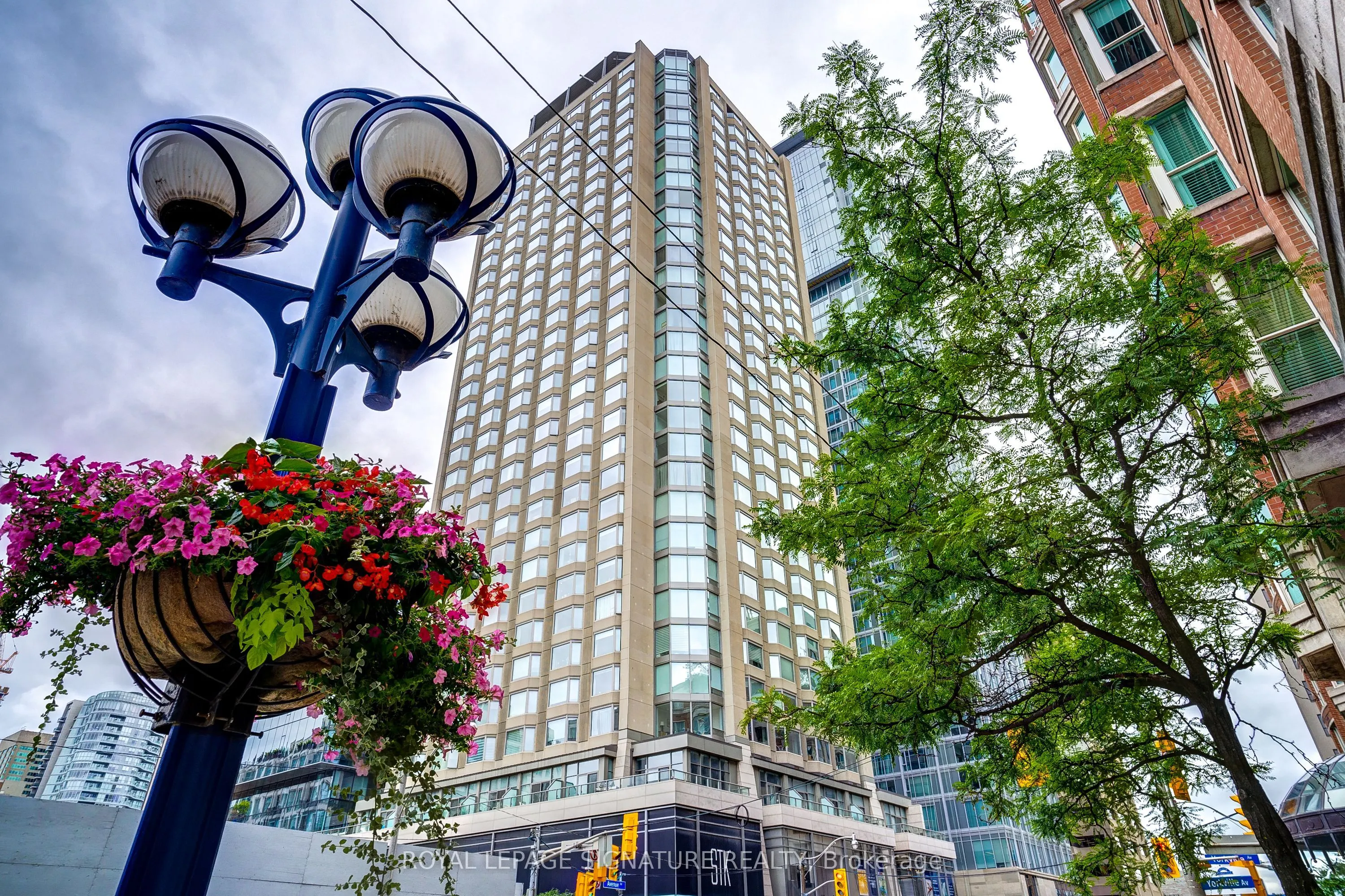 155 Yorkville Avenue, #1218