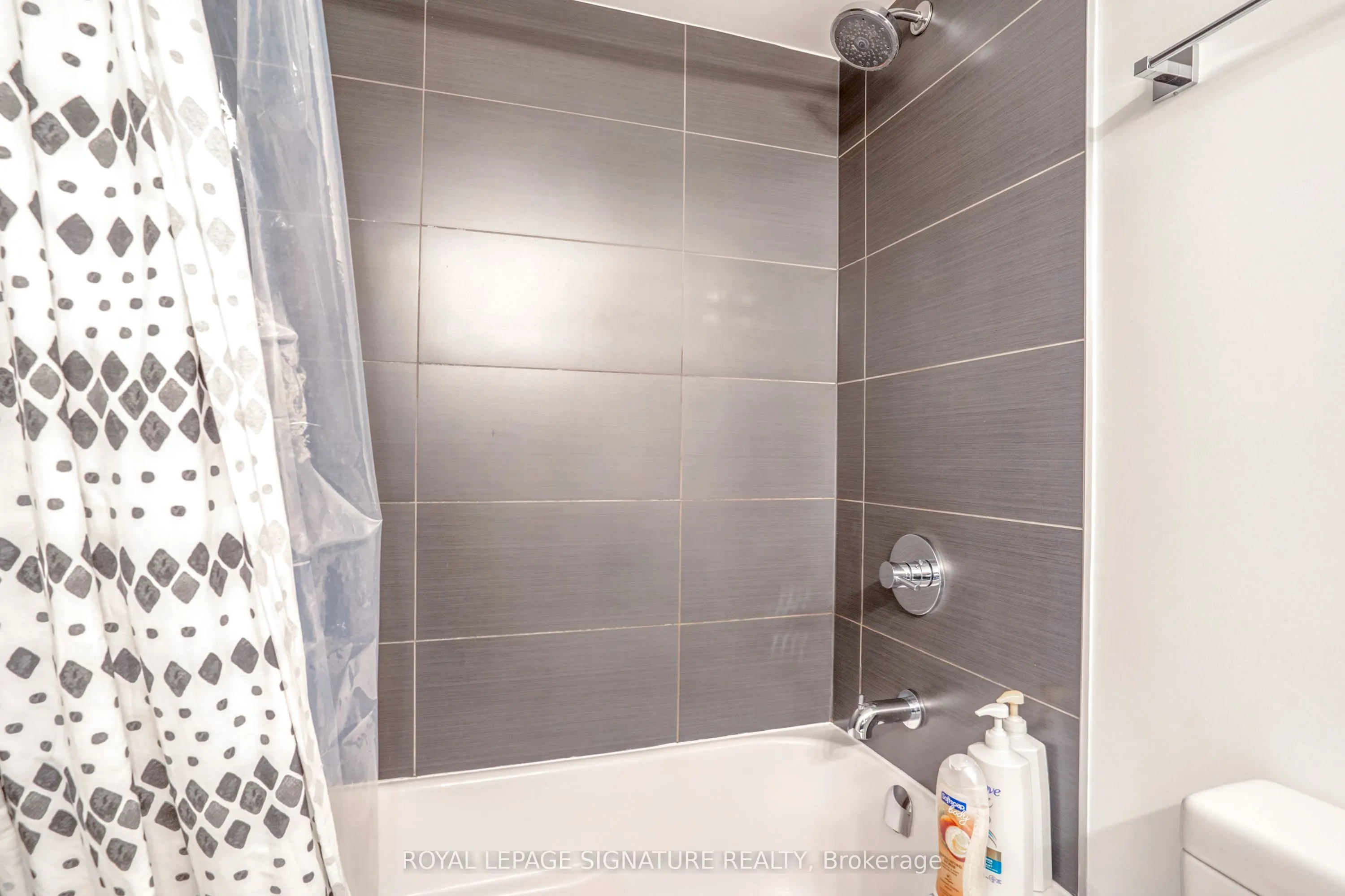 155 Yorkville Avenue, #1218