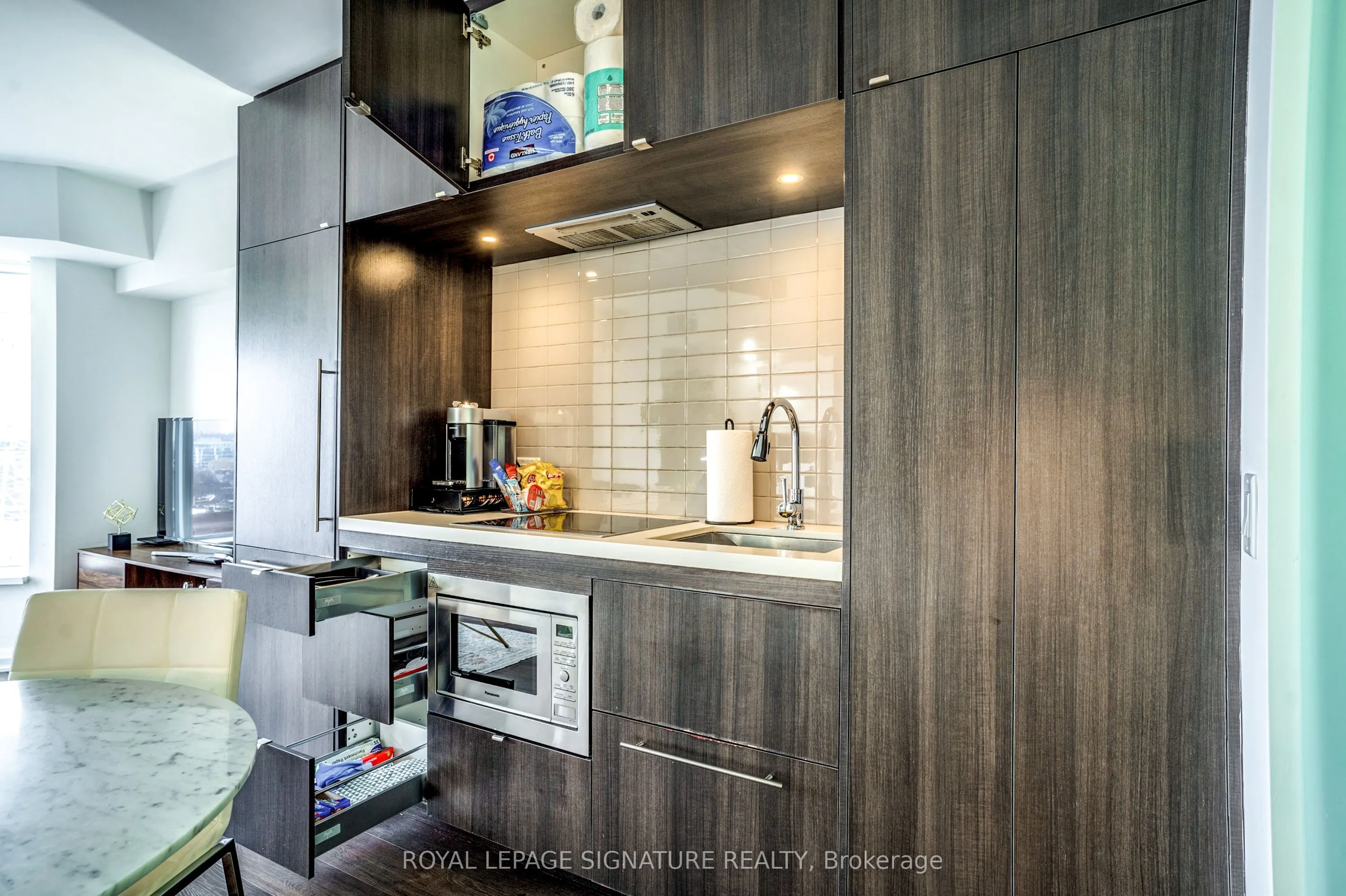155 Yorkville Avenue, #1218