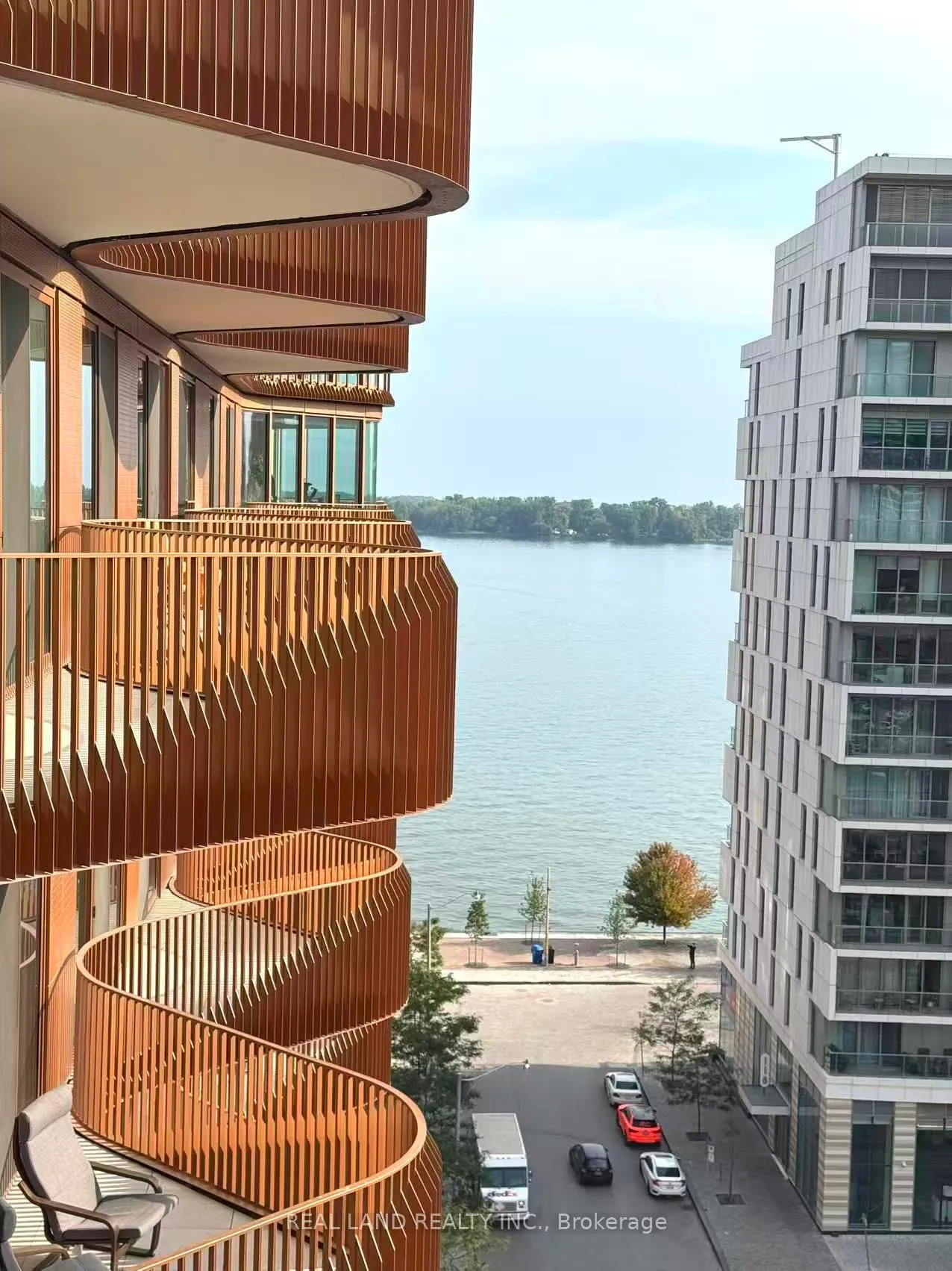 155 Merchants' Wharf, #1027