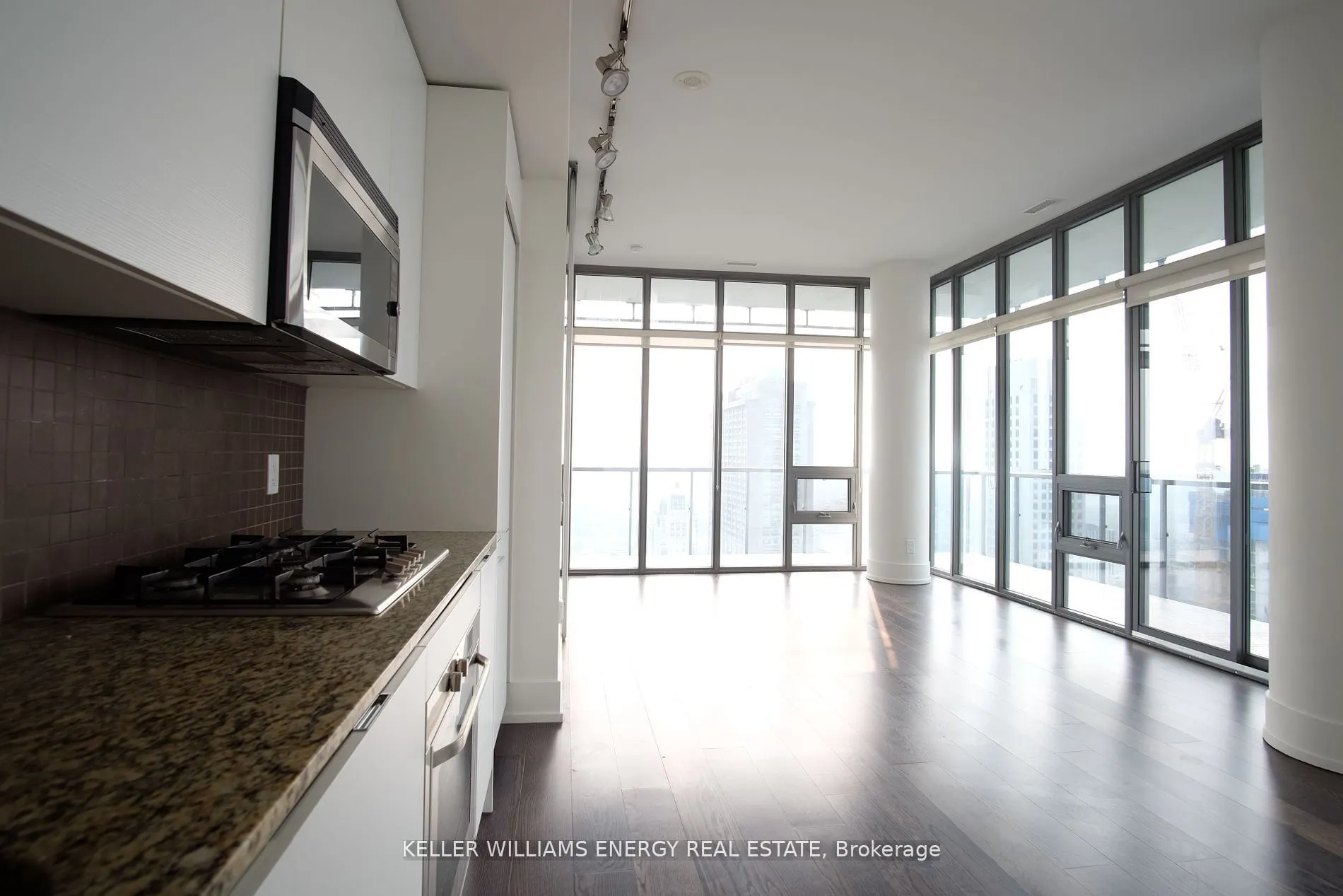 33 Charles Street E, #4305