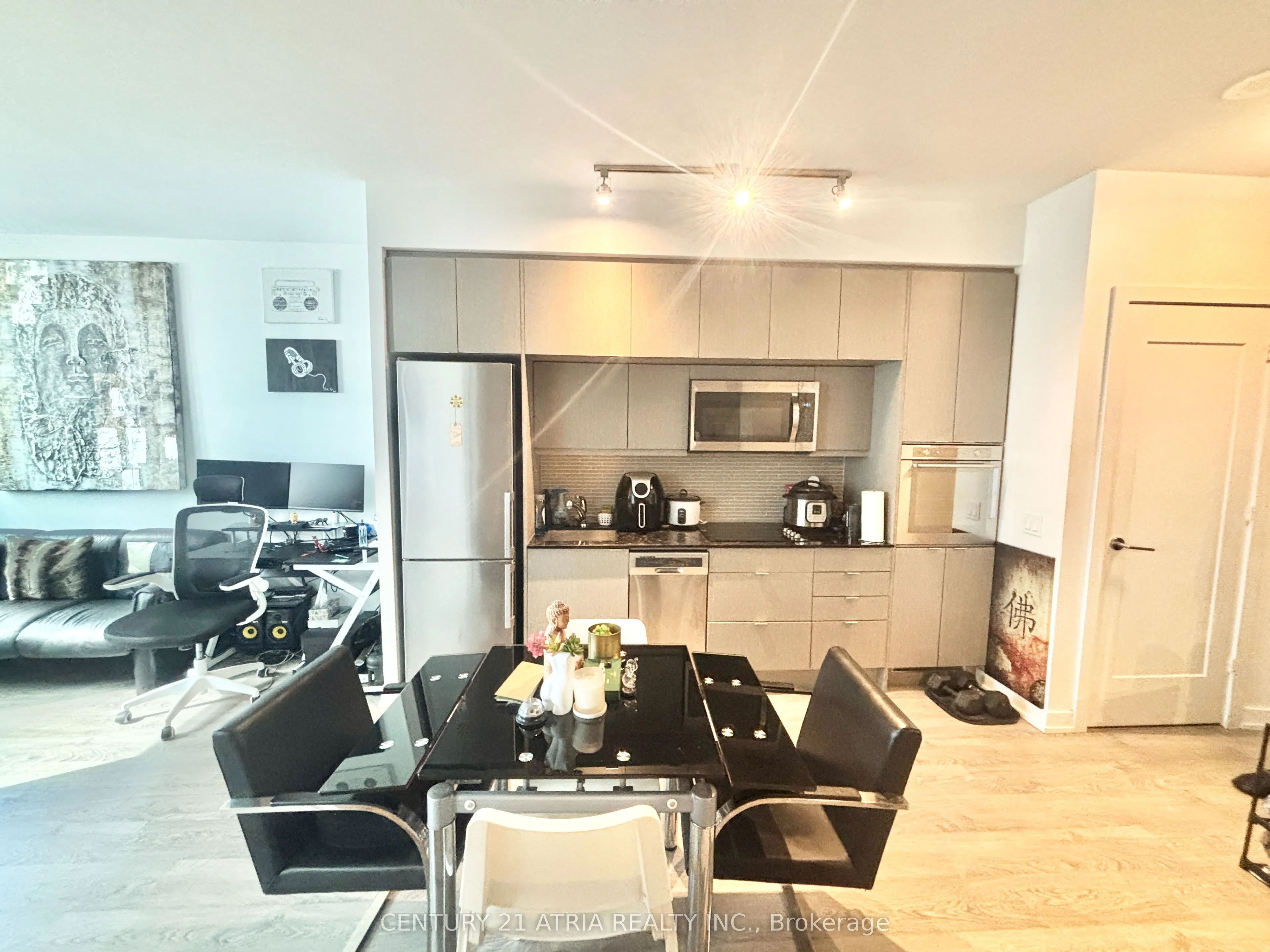 10 York Street, #802