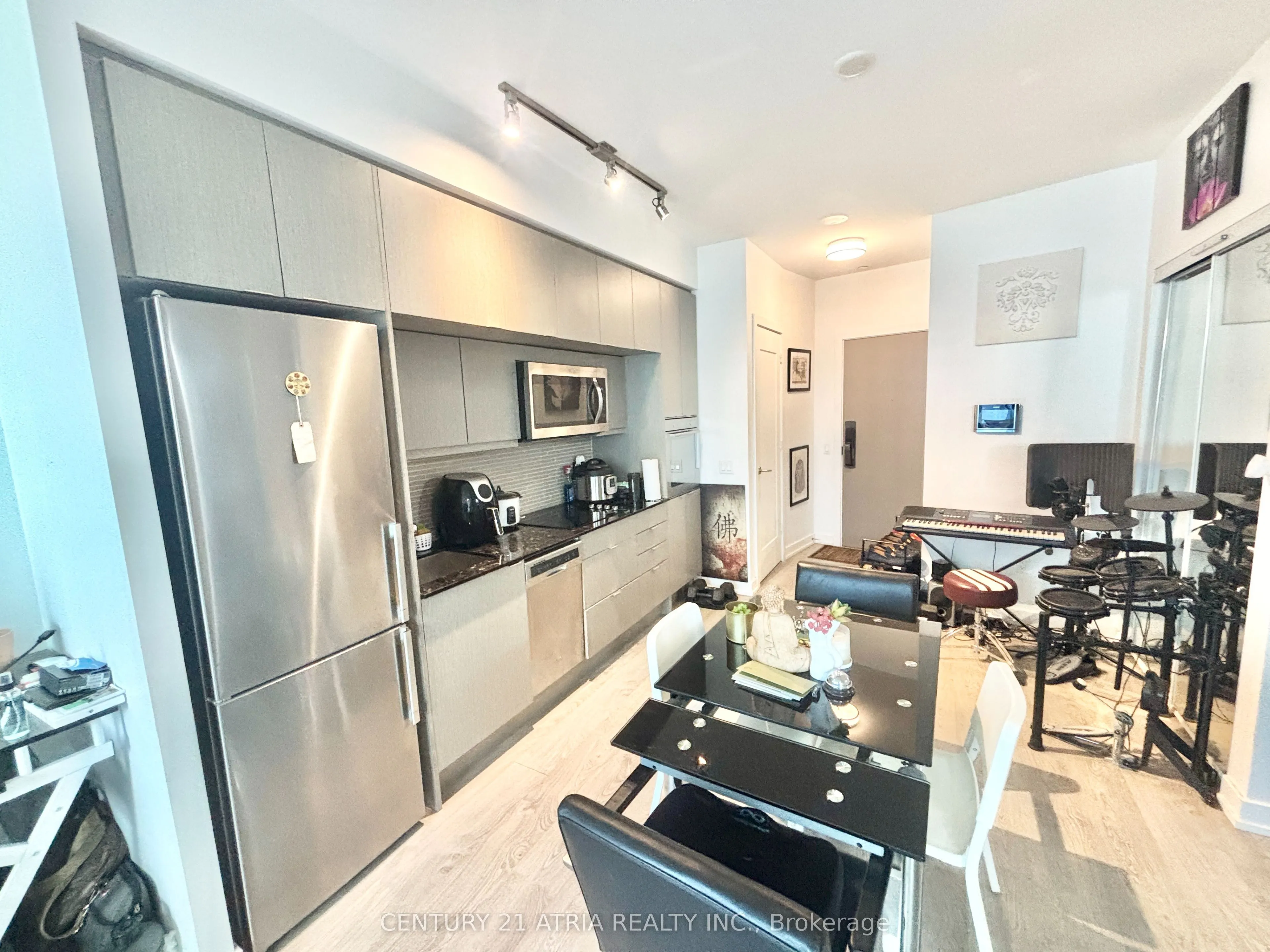 10 York Street, #802