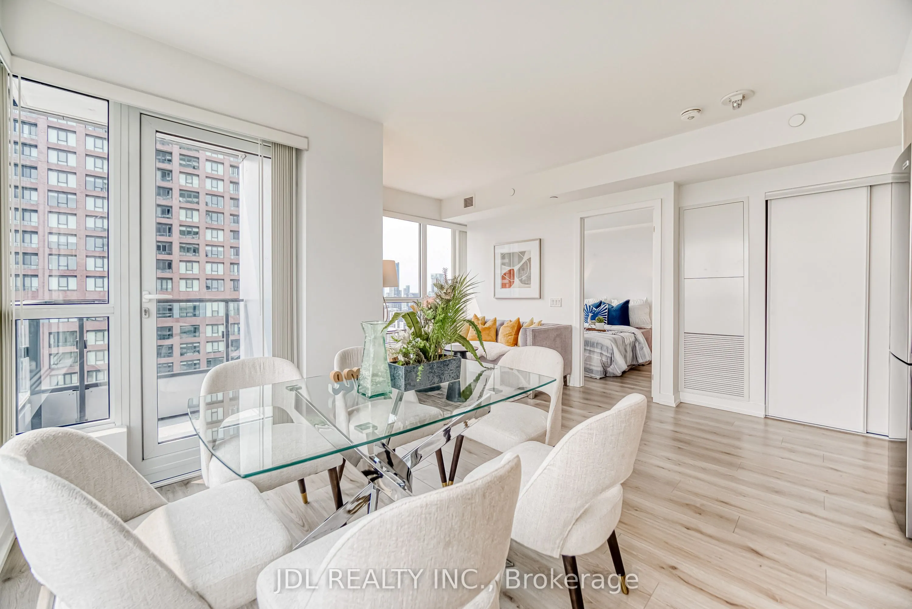 395 Bloor Street E, #3910