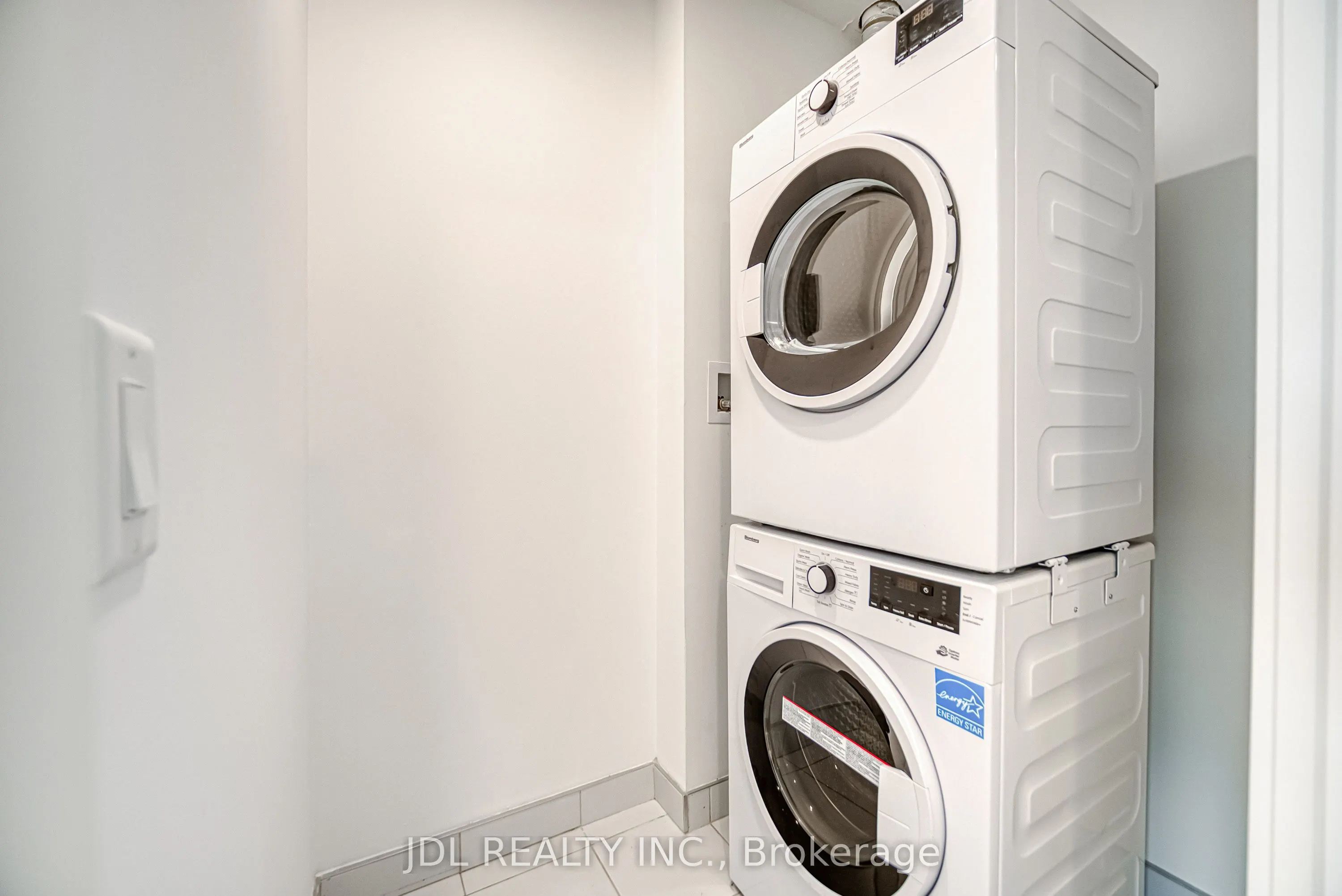 395 Bloor Street E, #3910