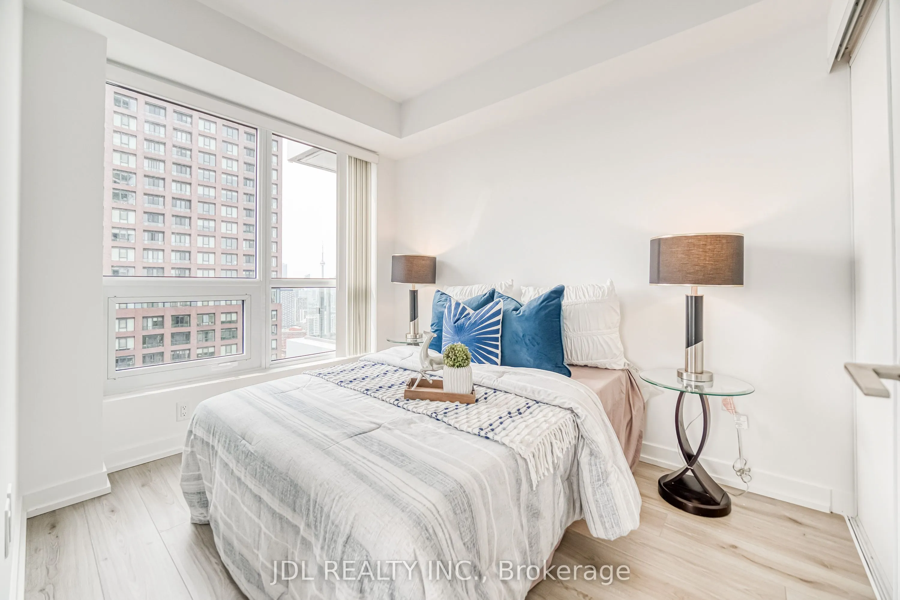 395 Bloor Street E, #3910