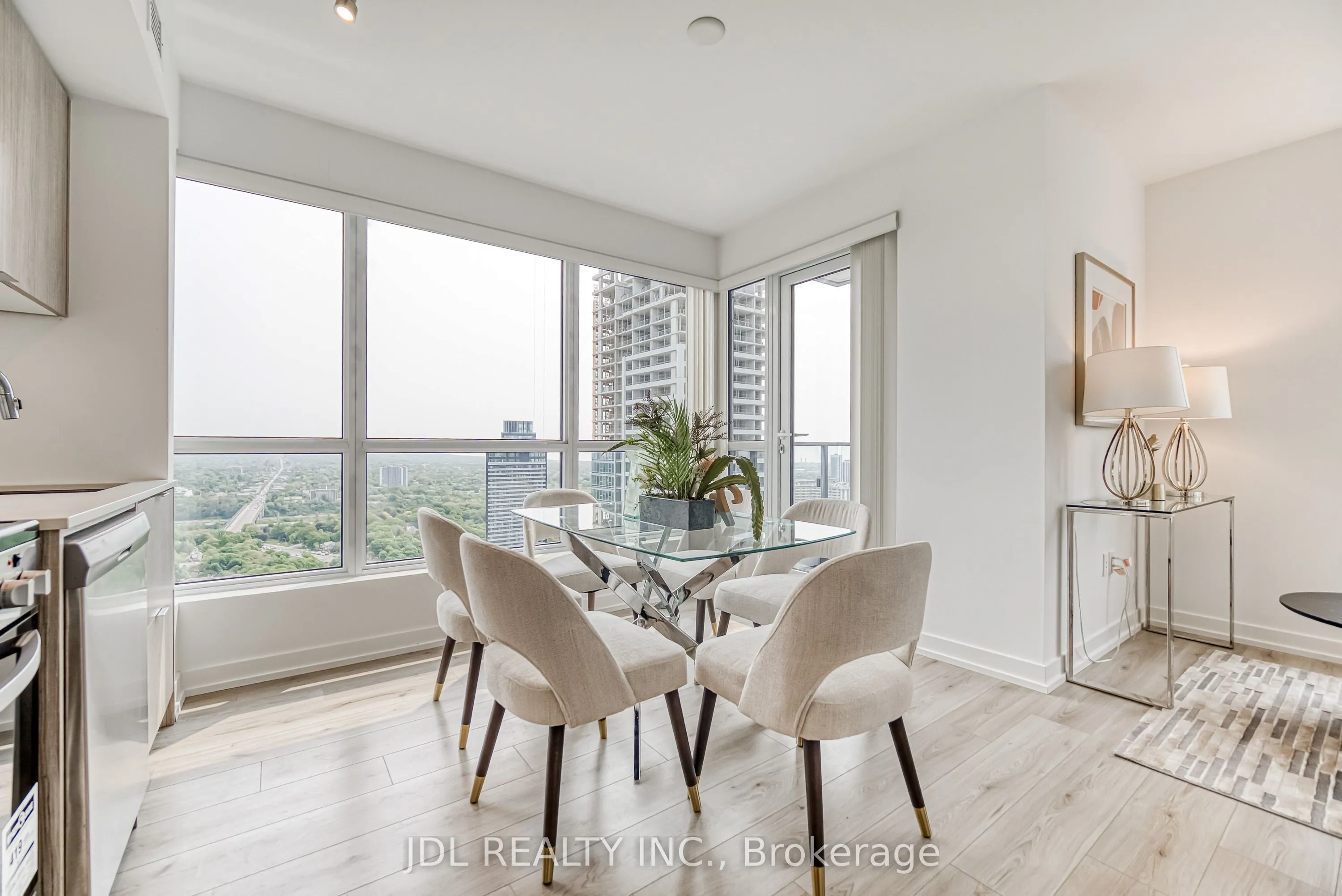 395 Bloor Street E, #3910