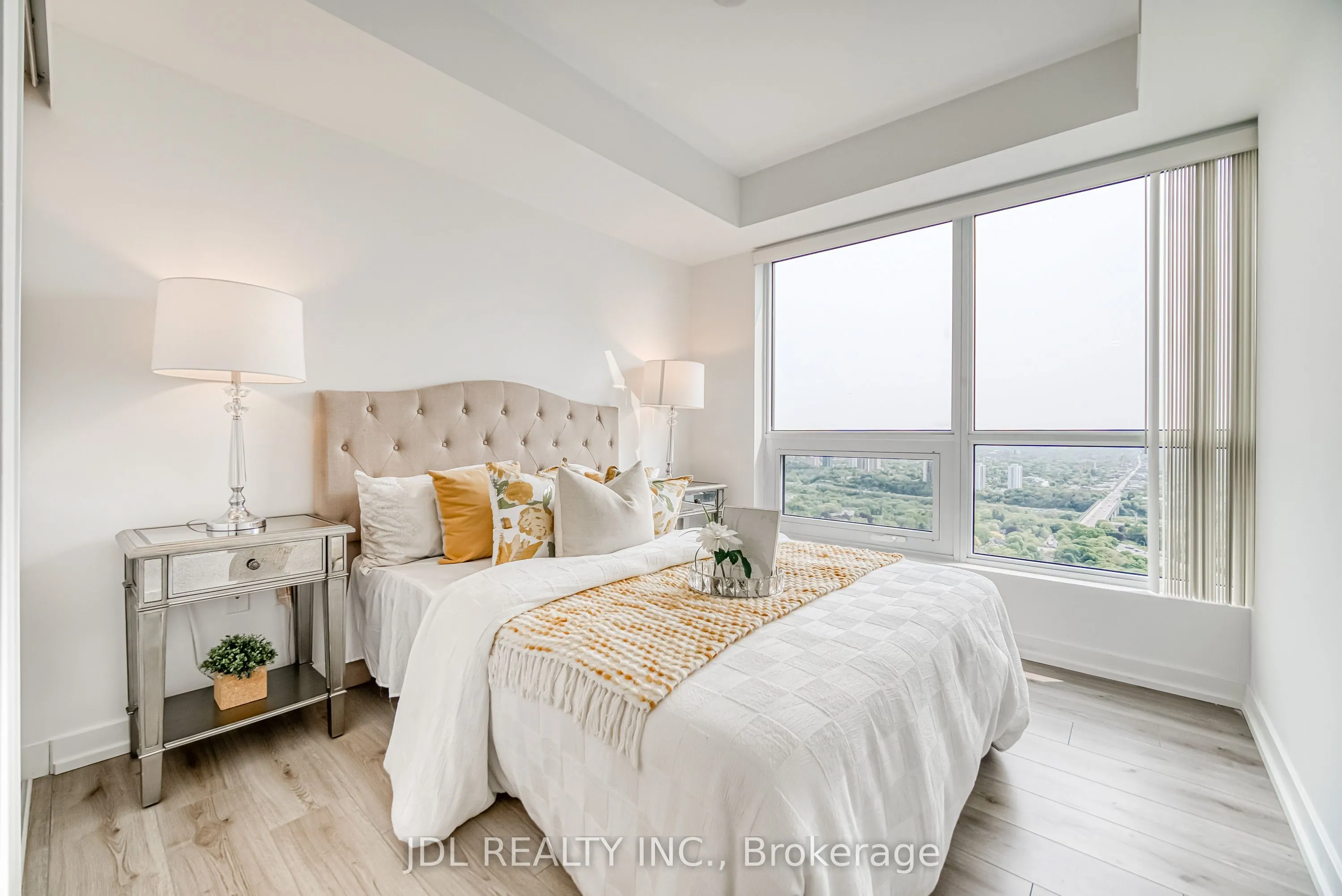 395 Bloor Street E, #3910