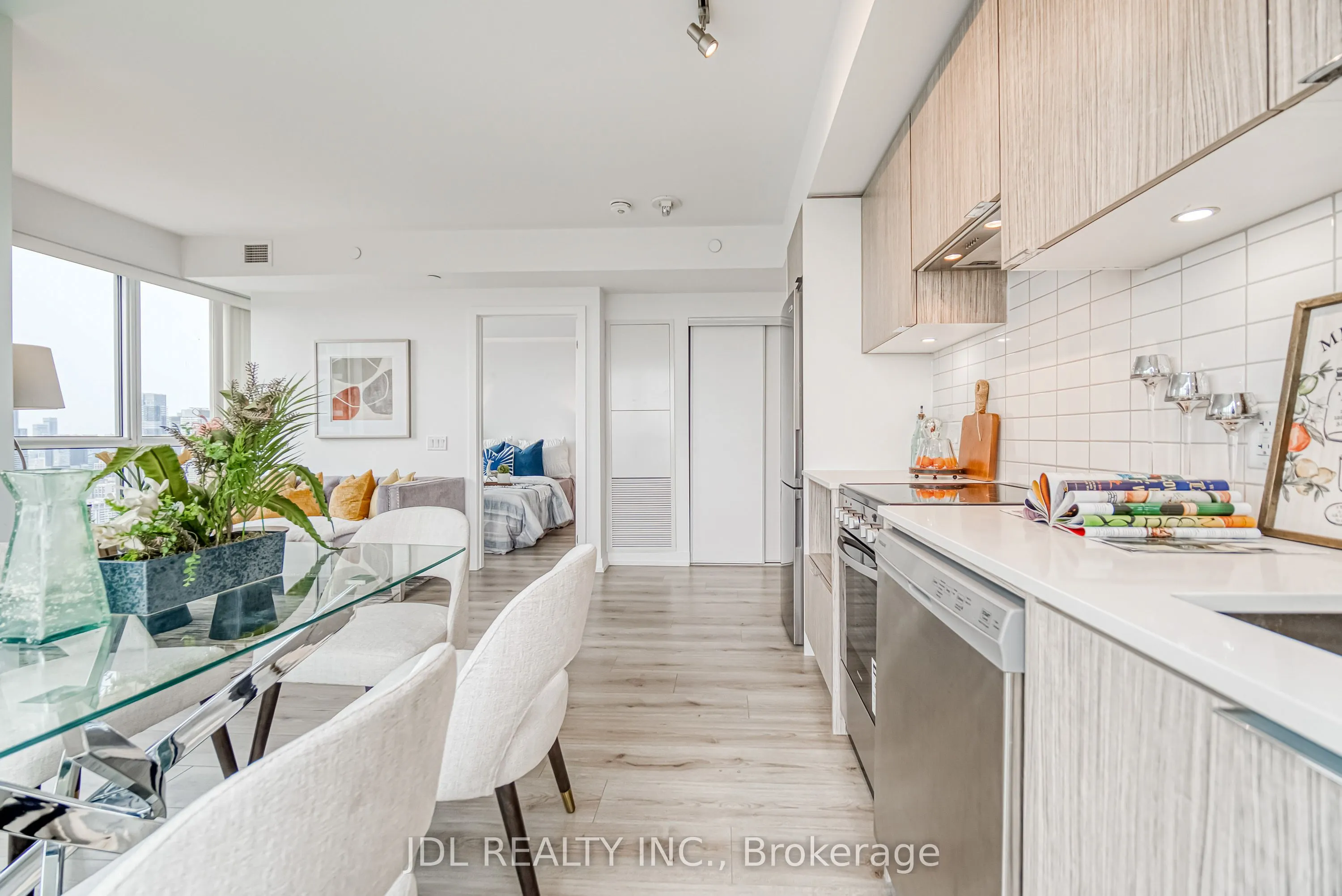 395 Bloor Street E, #3910
