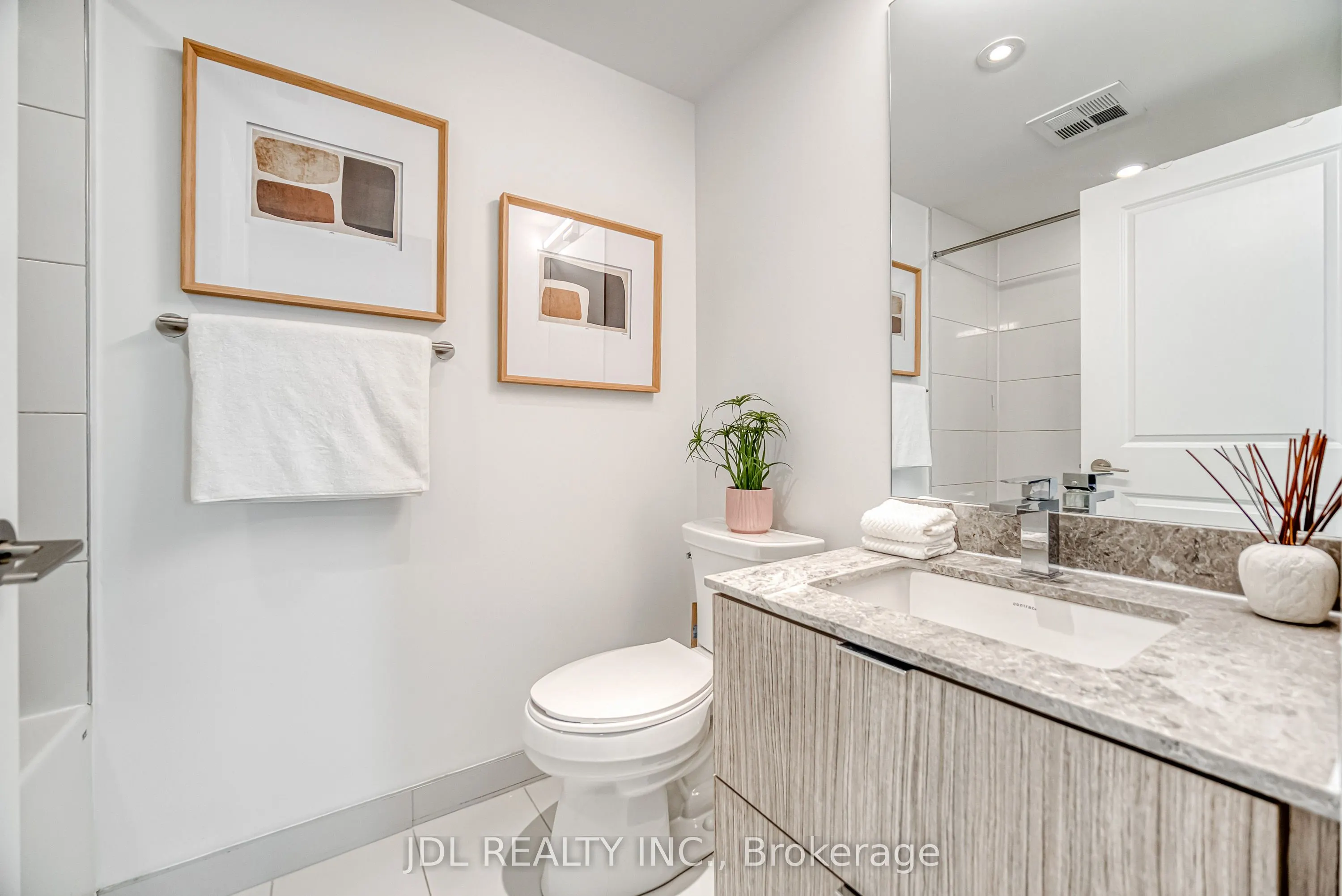 395 Bloor Street E, #3910