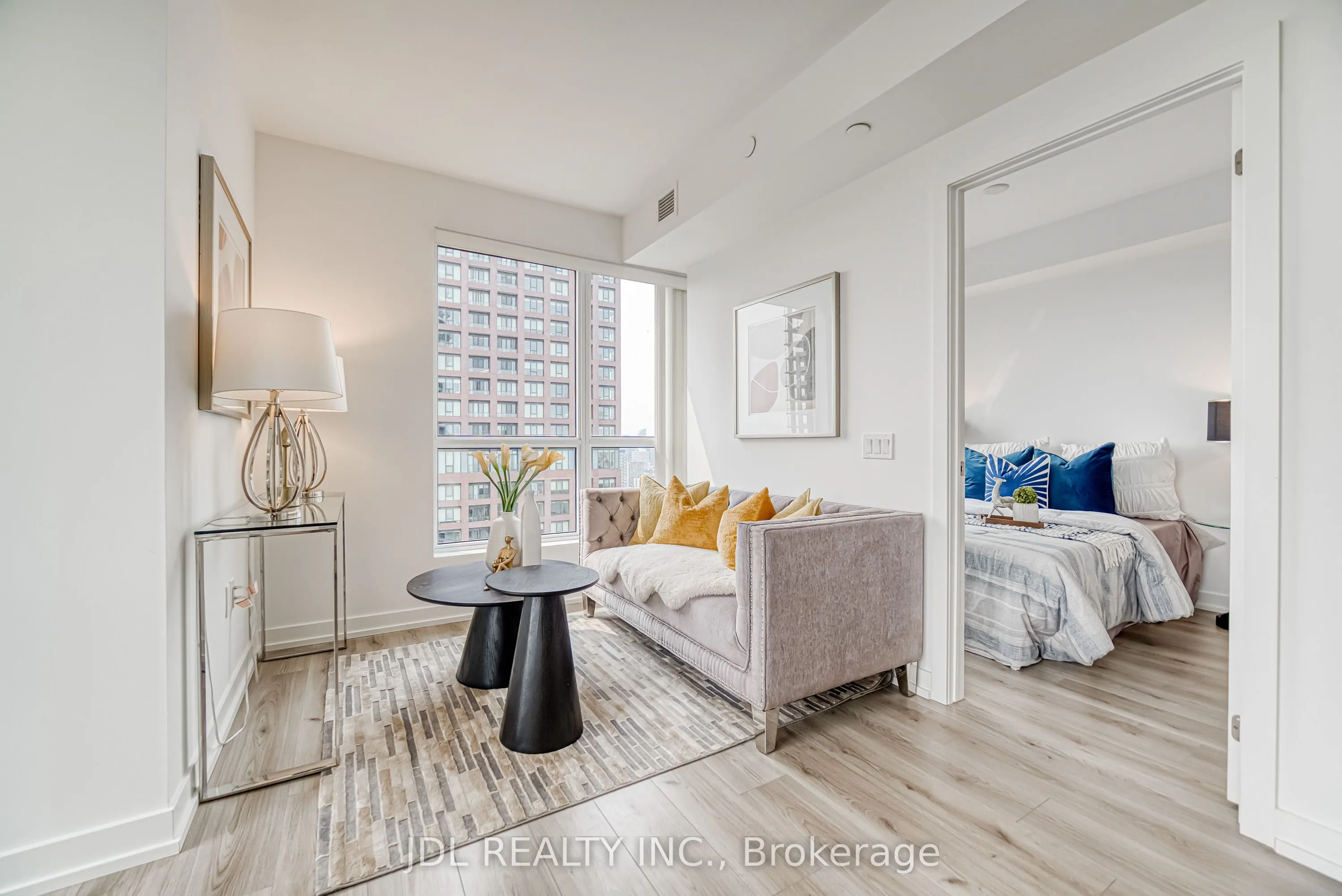395 Bloor Street E, #3910