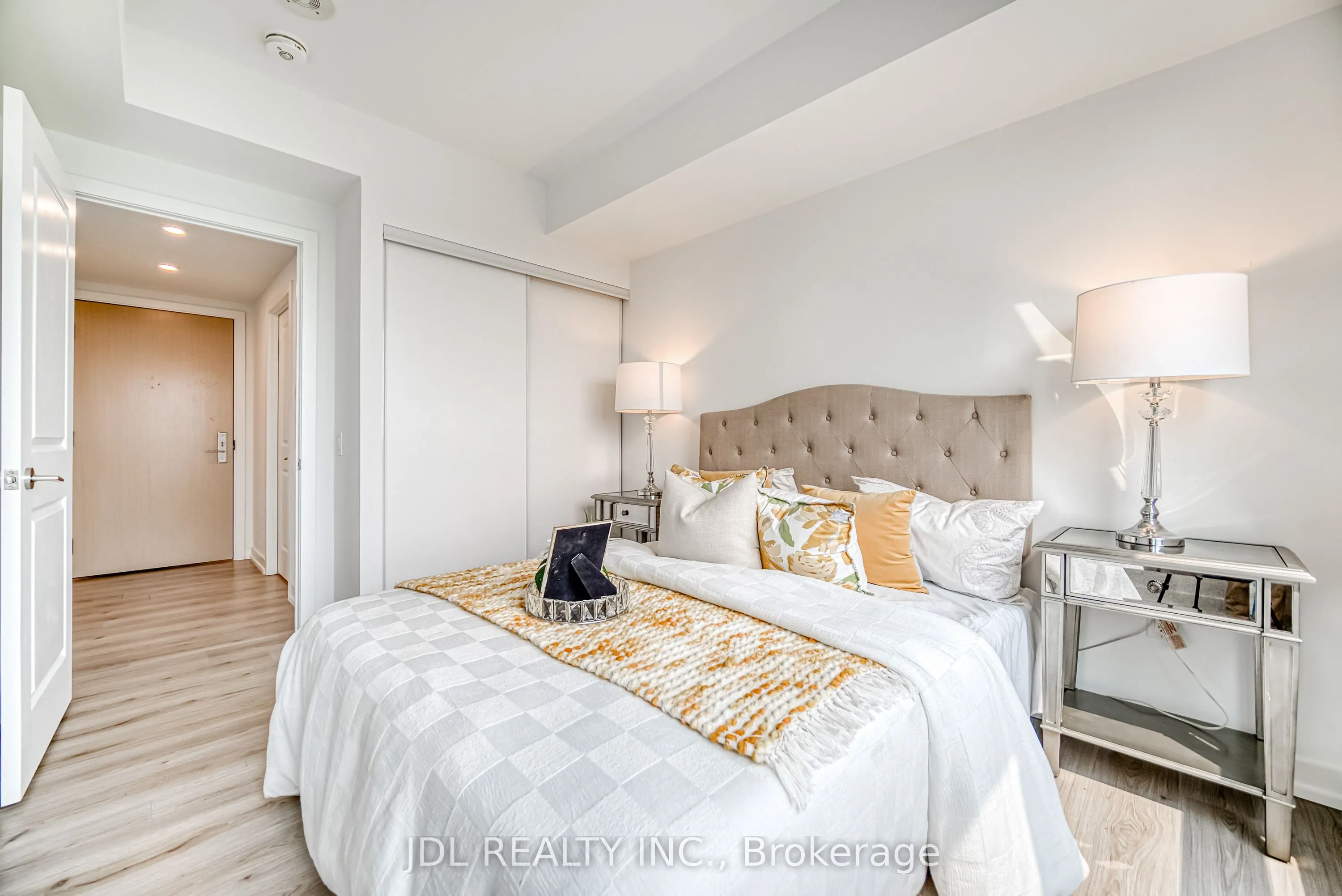 395 Bloor Street E, #3910