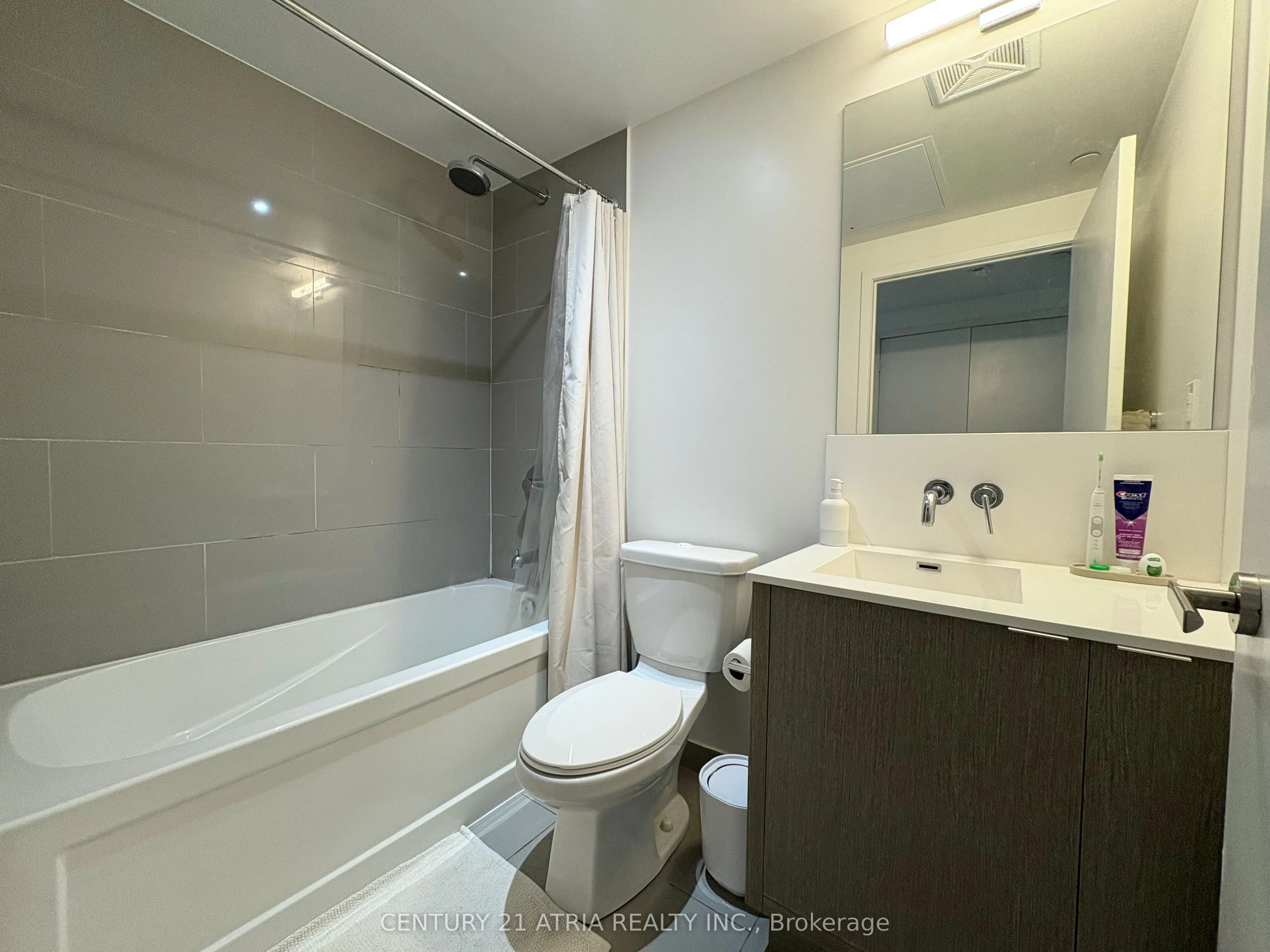 100 Harbour Street, #1008