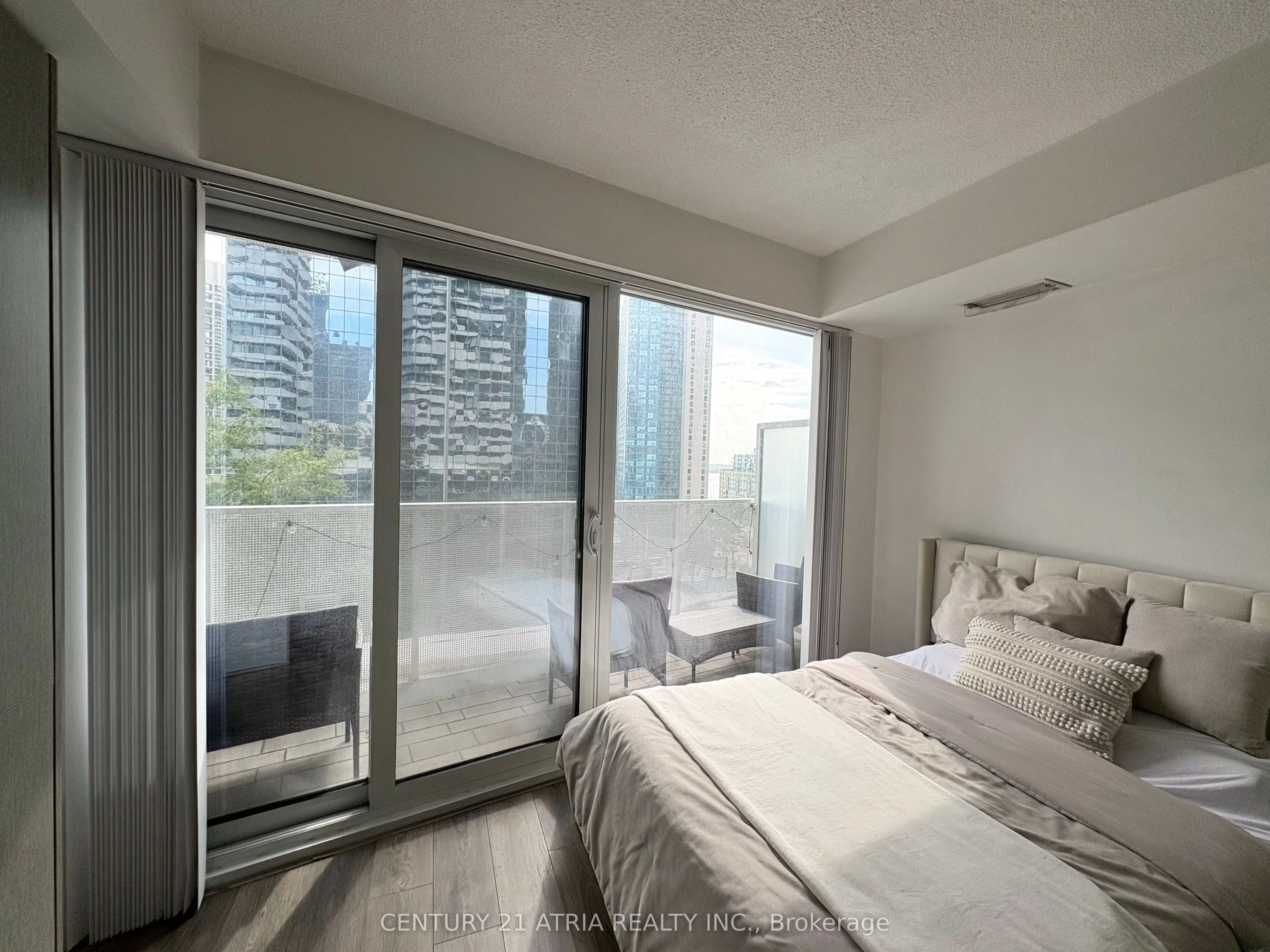 100 Harbour Street, #1008