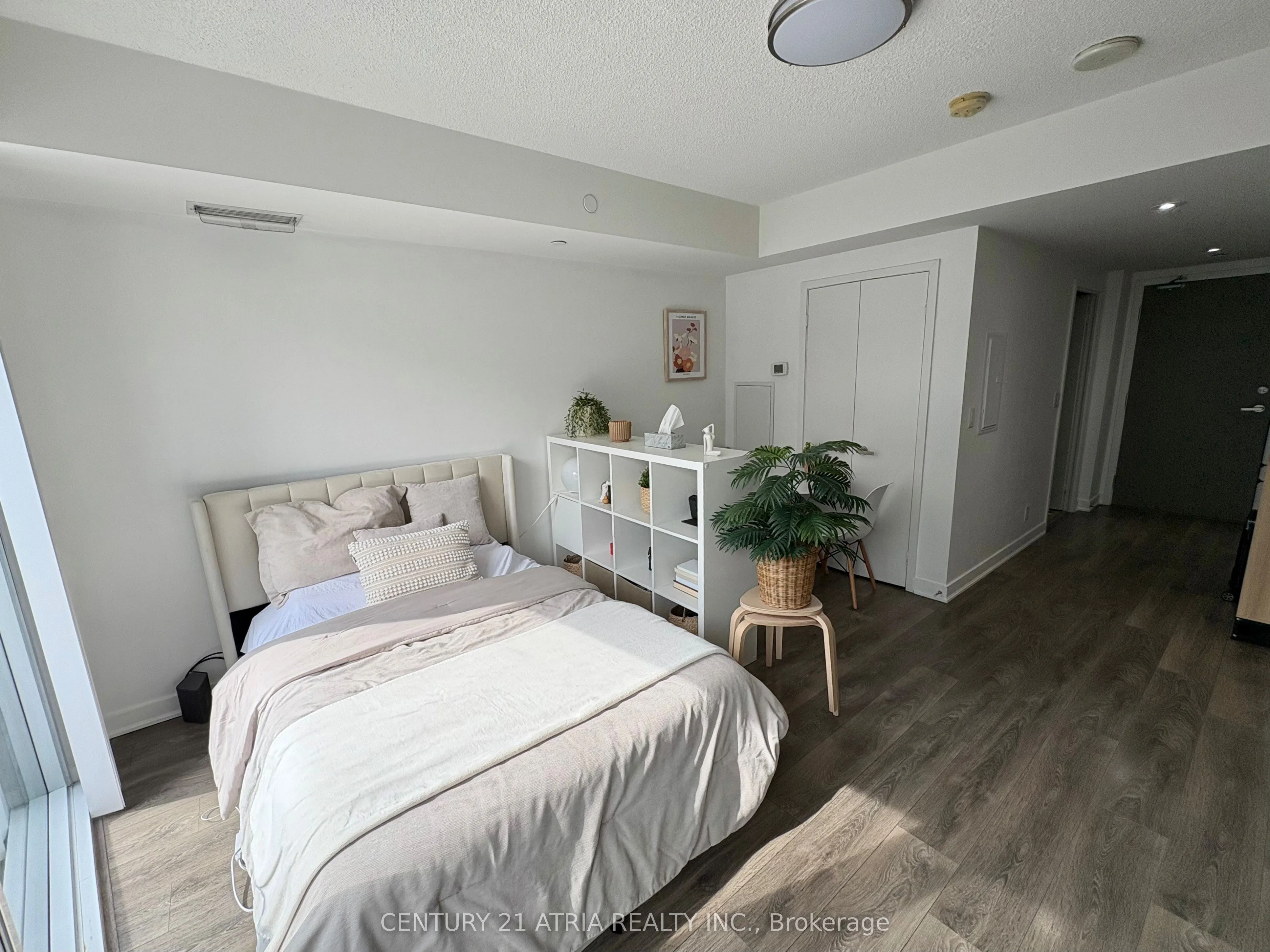 100 Harbour Street, #1008